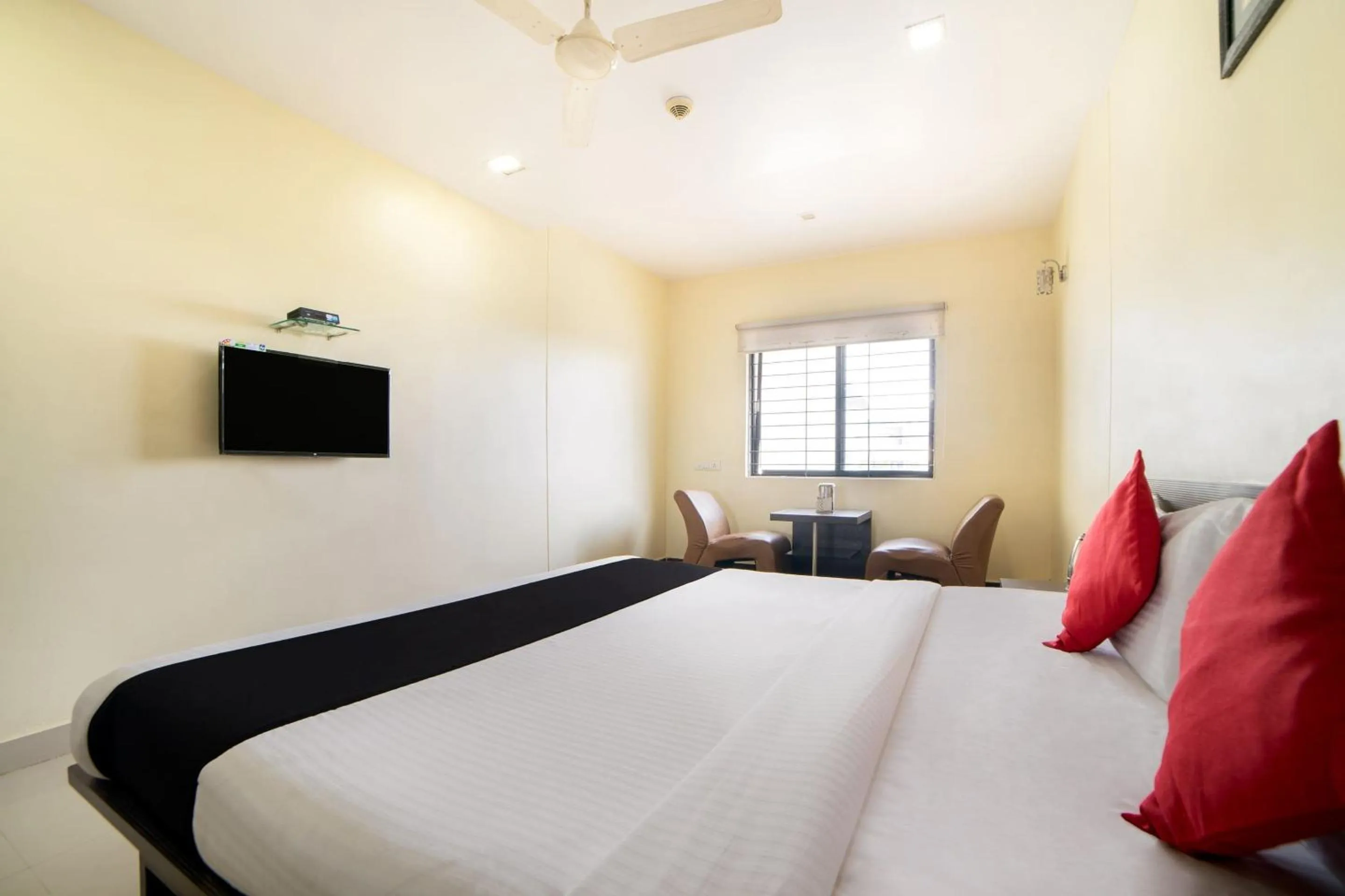 Bedroom, Bed in Super Capital O Raaga Grand