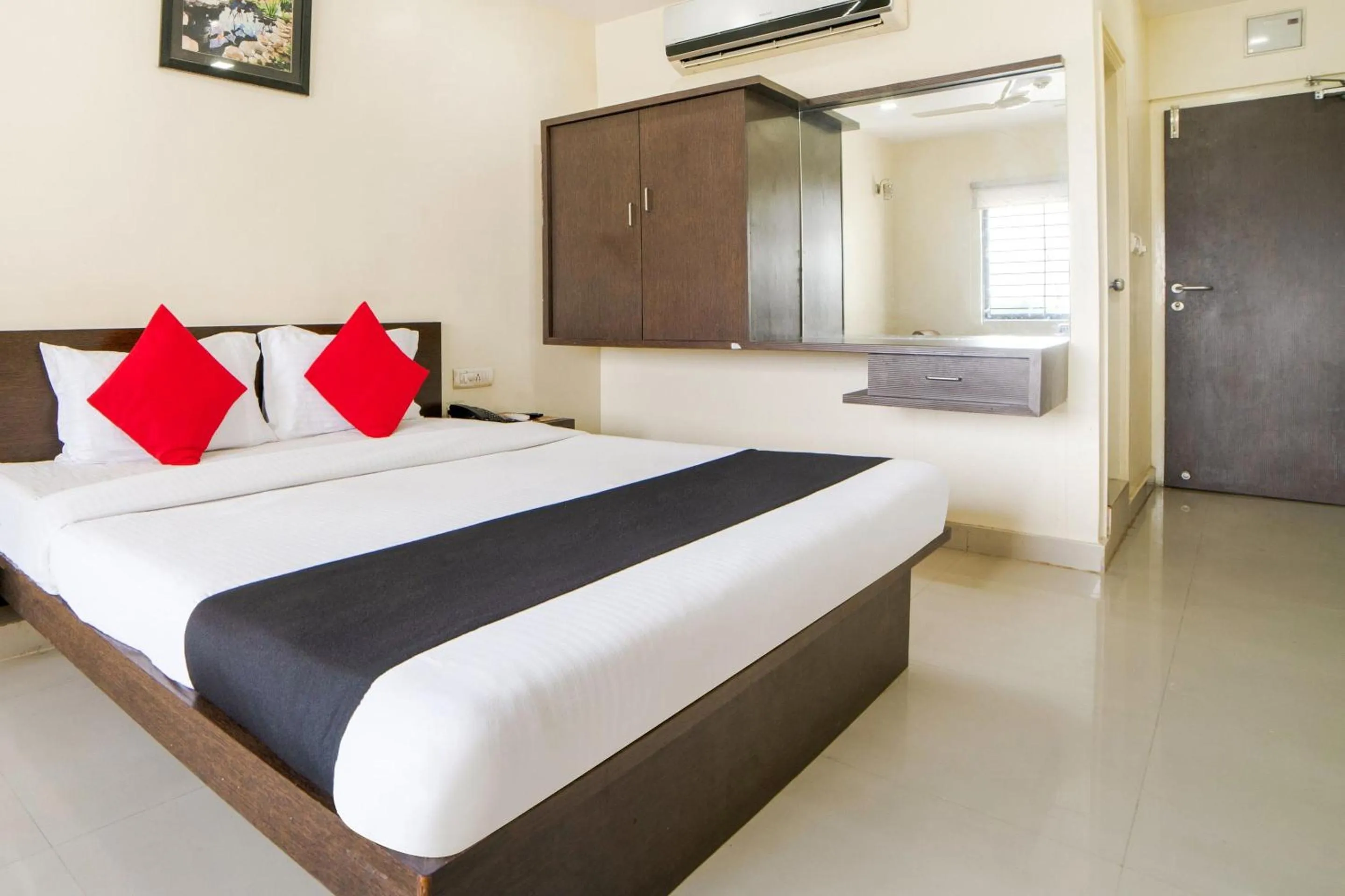 Bedroom, Bed in Super Capital O Raaga Grand