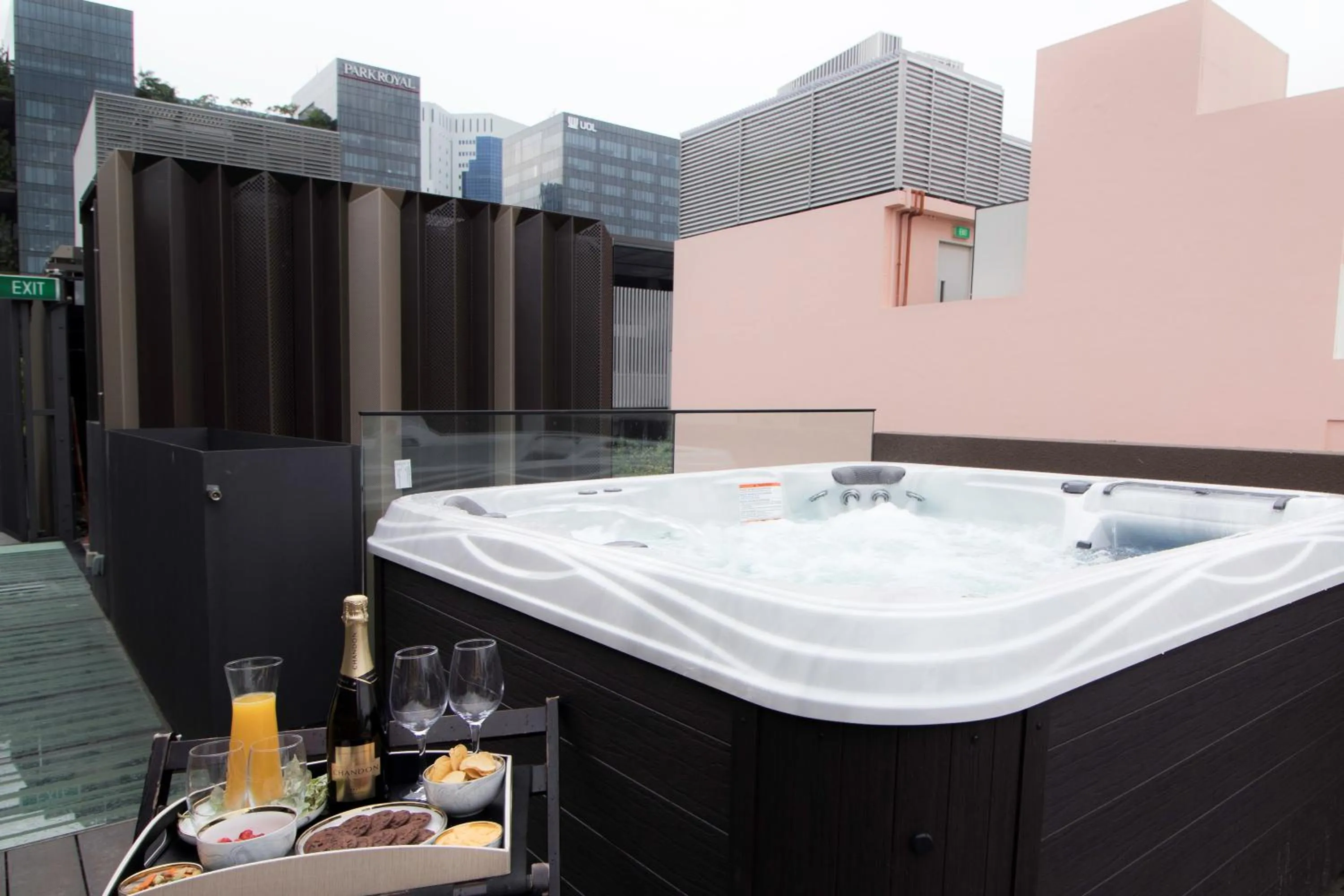 Hot Tub in Hotel NuVe Elements