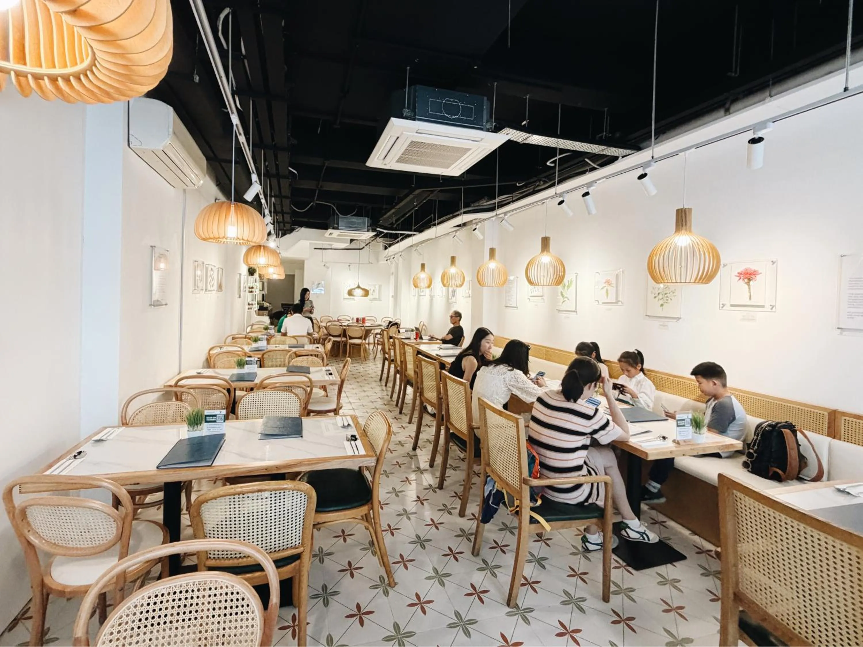 Restaurant/places to eat in Hotel NuVe Elements