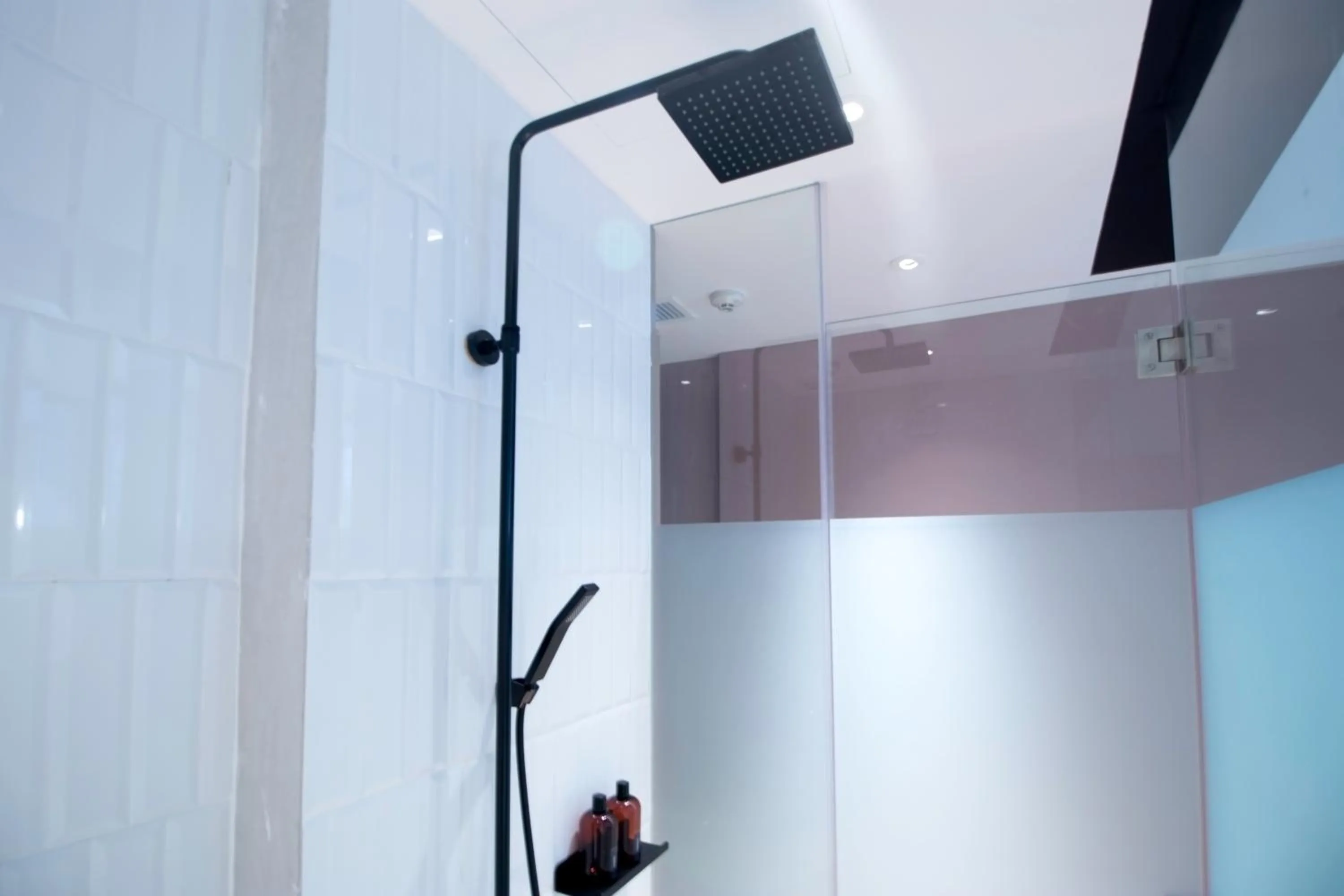 Shower in Hotel NuVe Elements
