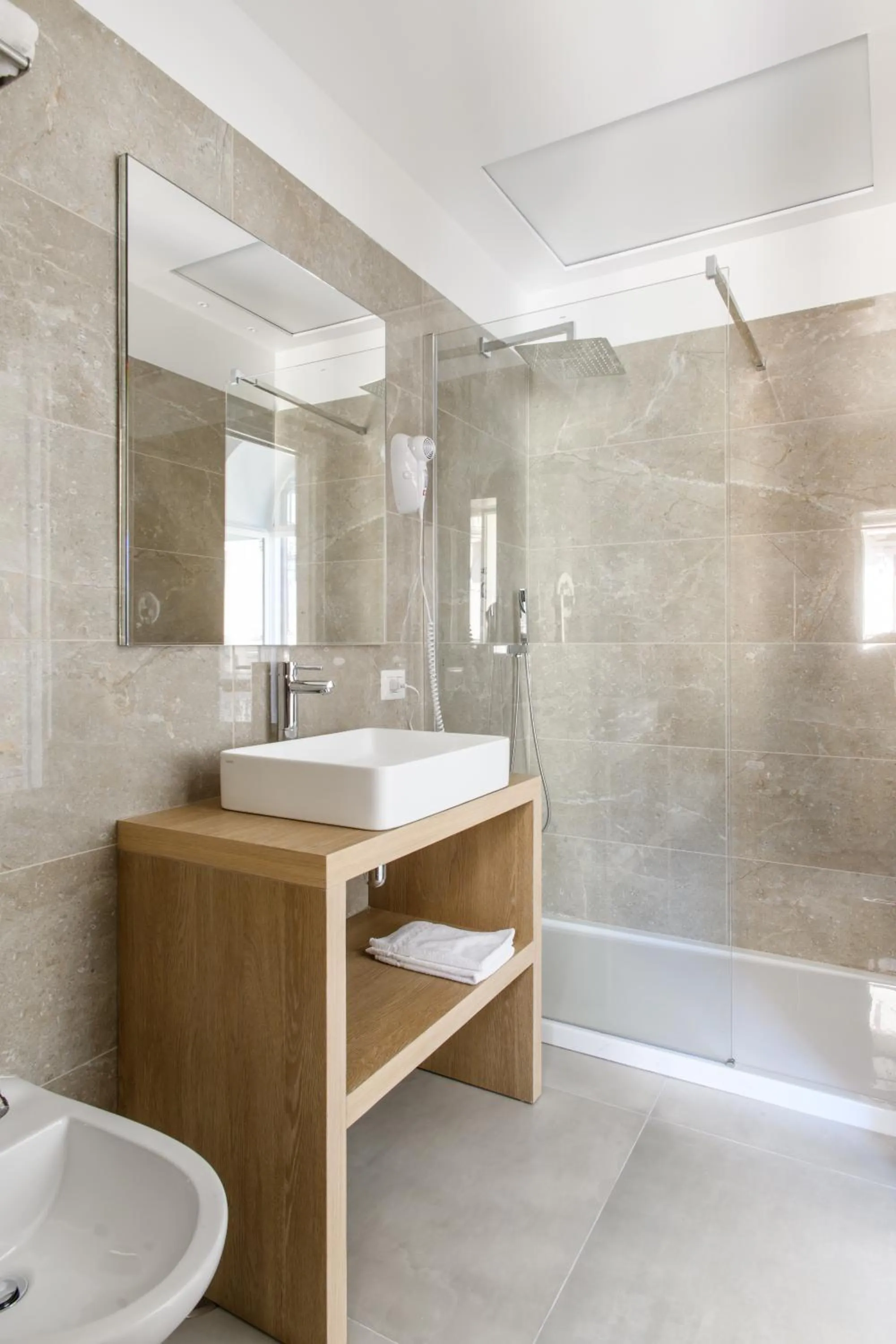 Bathroom in Lux Caracciolo