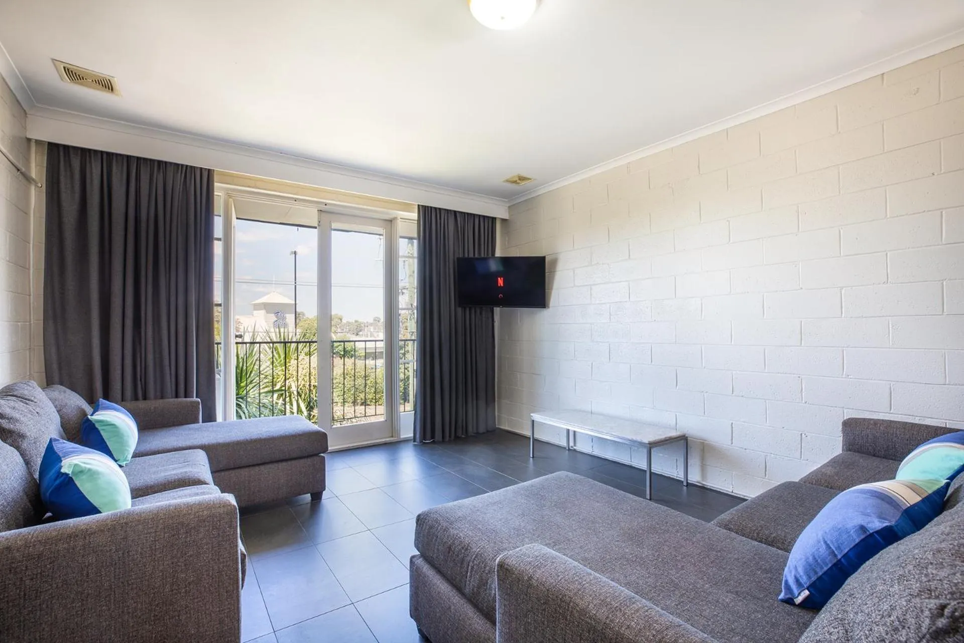 Living room in The Mulgrave Motel