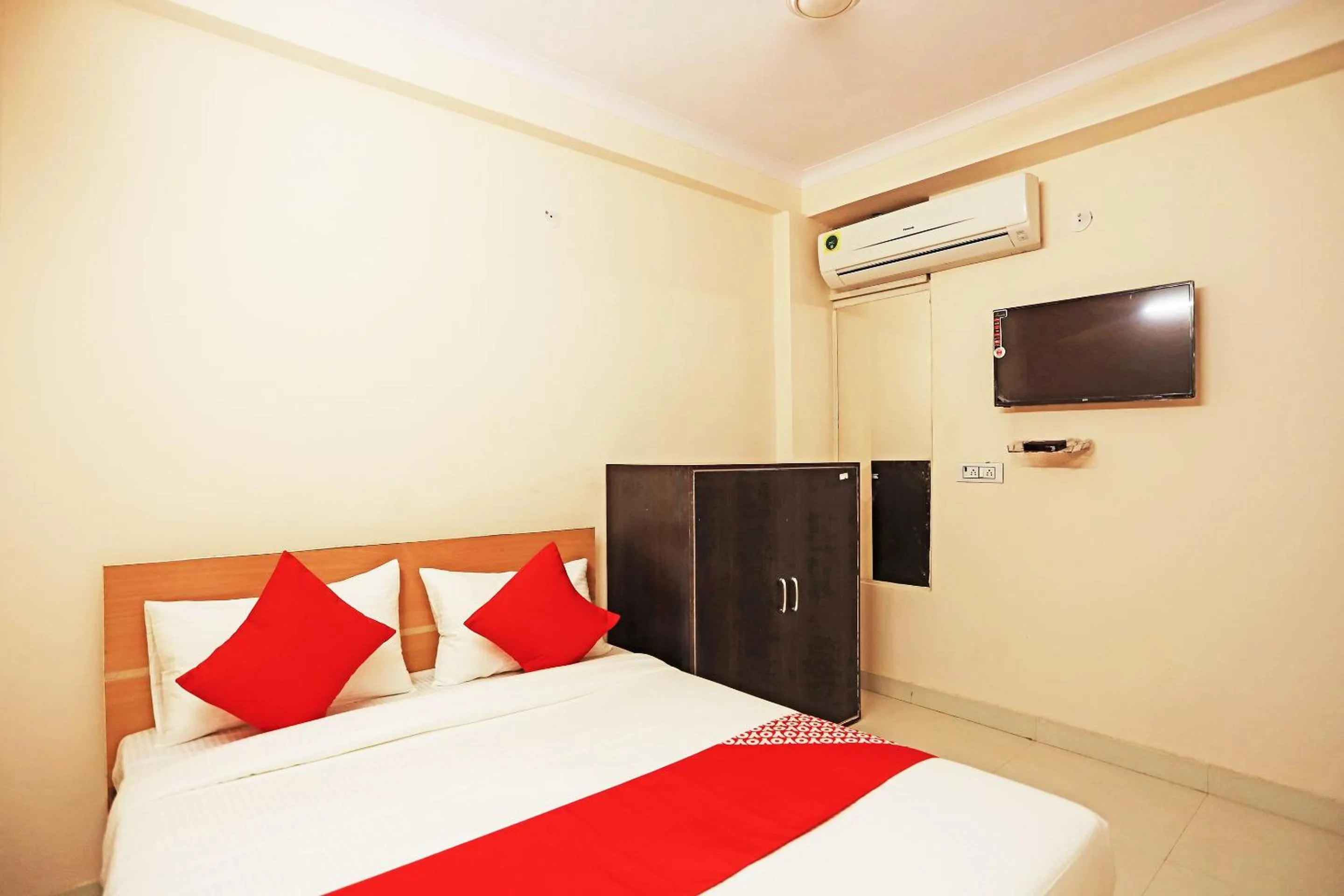 Bedroom, Bed in Hotel O Lal Residency