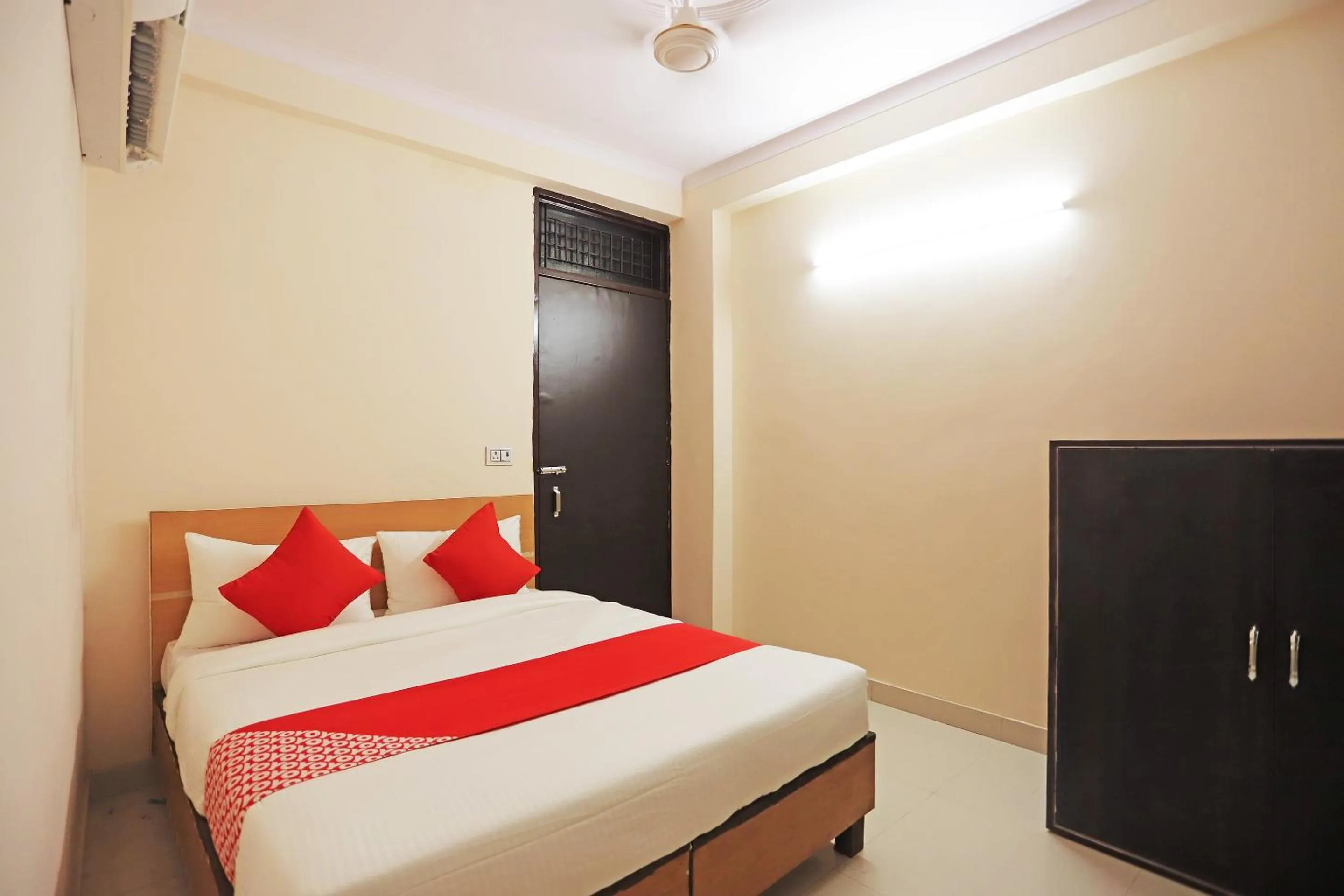 Bedroom, Bed in Hotel O Lal Residency