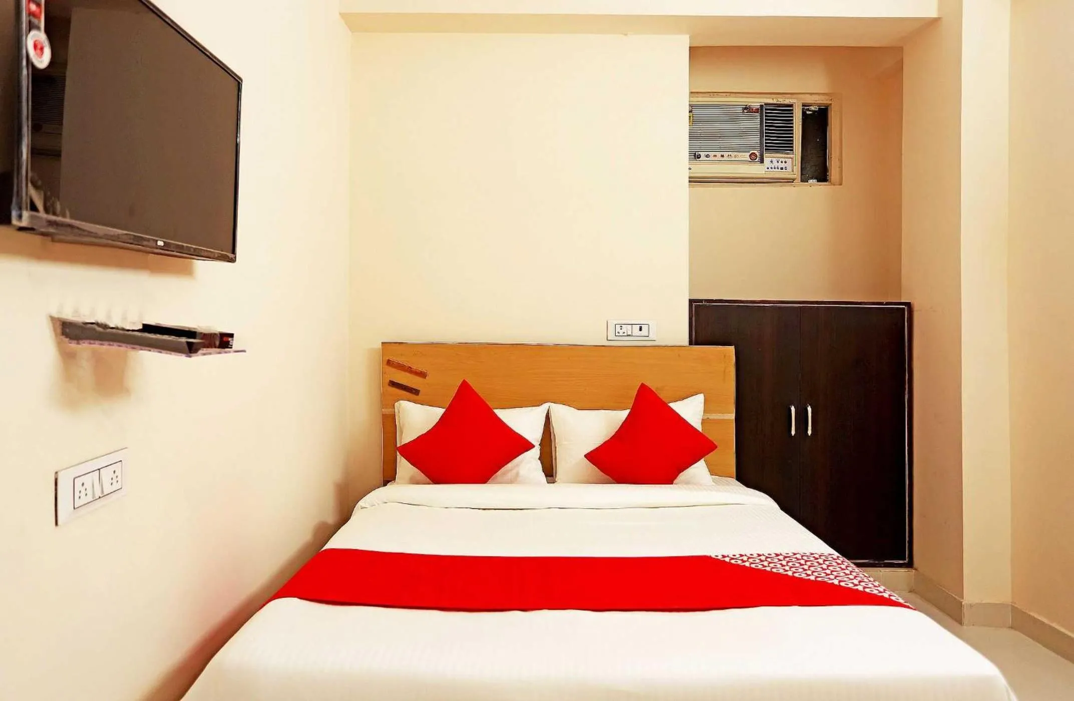 Bedroom, Bed in Hotel O Lal Residency