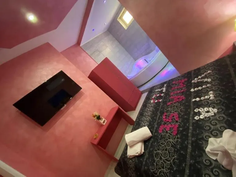 Bed in Hotel Napoleon-Cuore