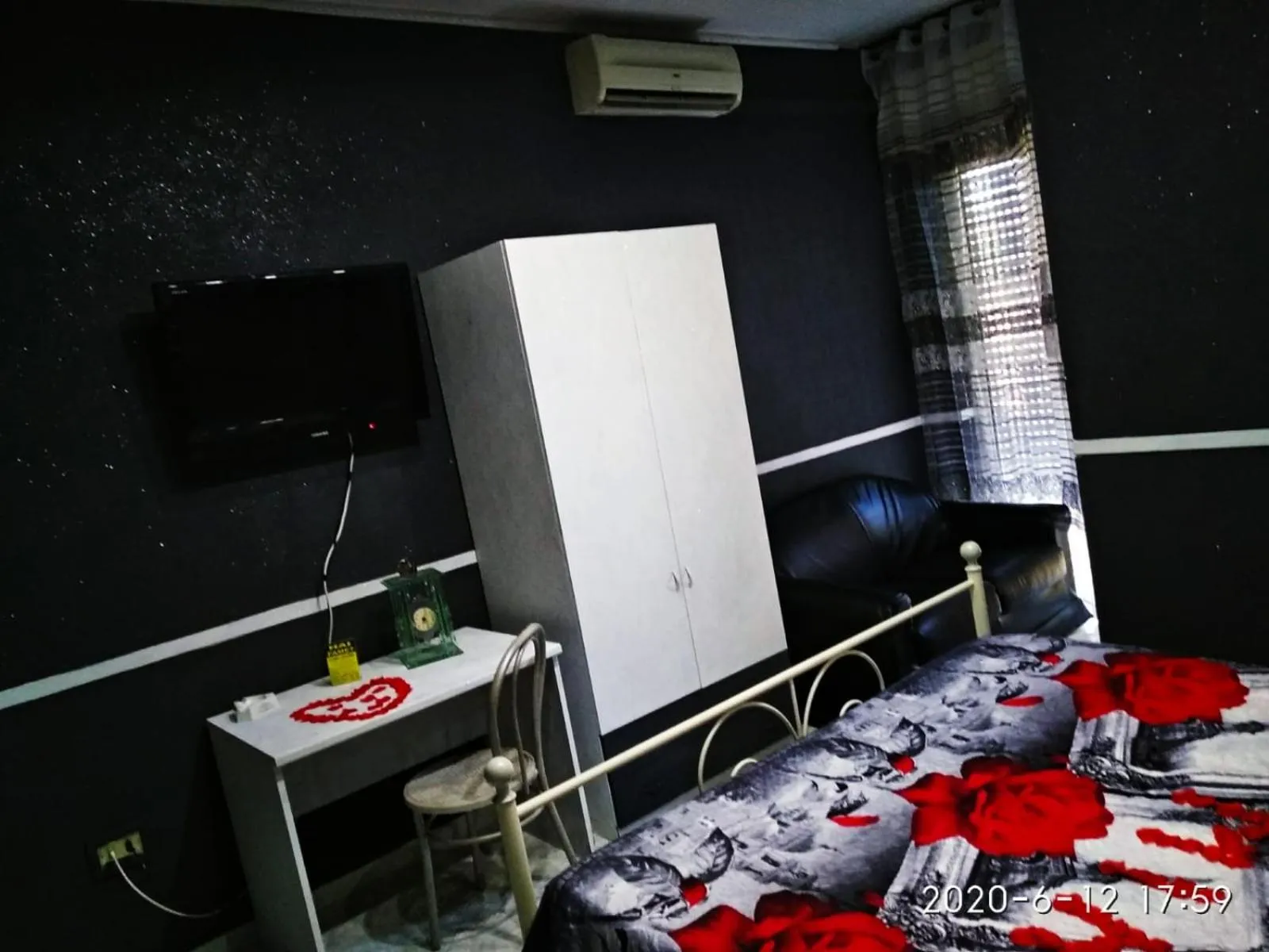 Bed in Hotel Napoleon-Cuore