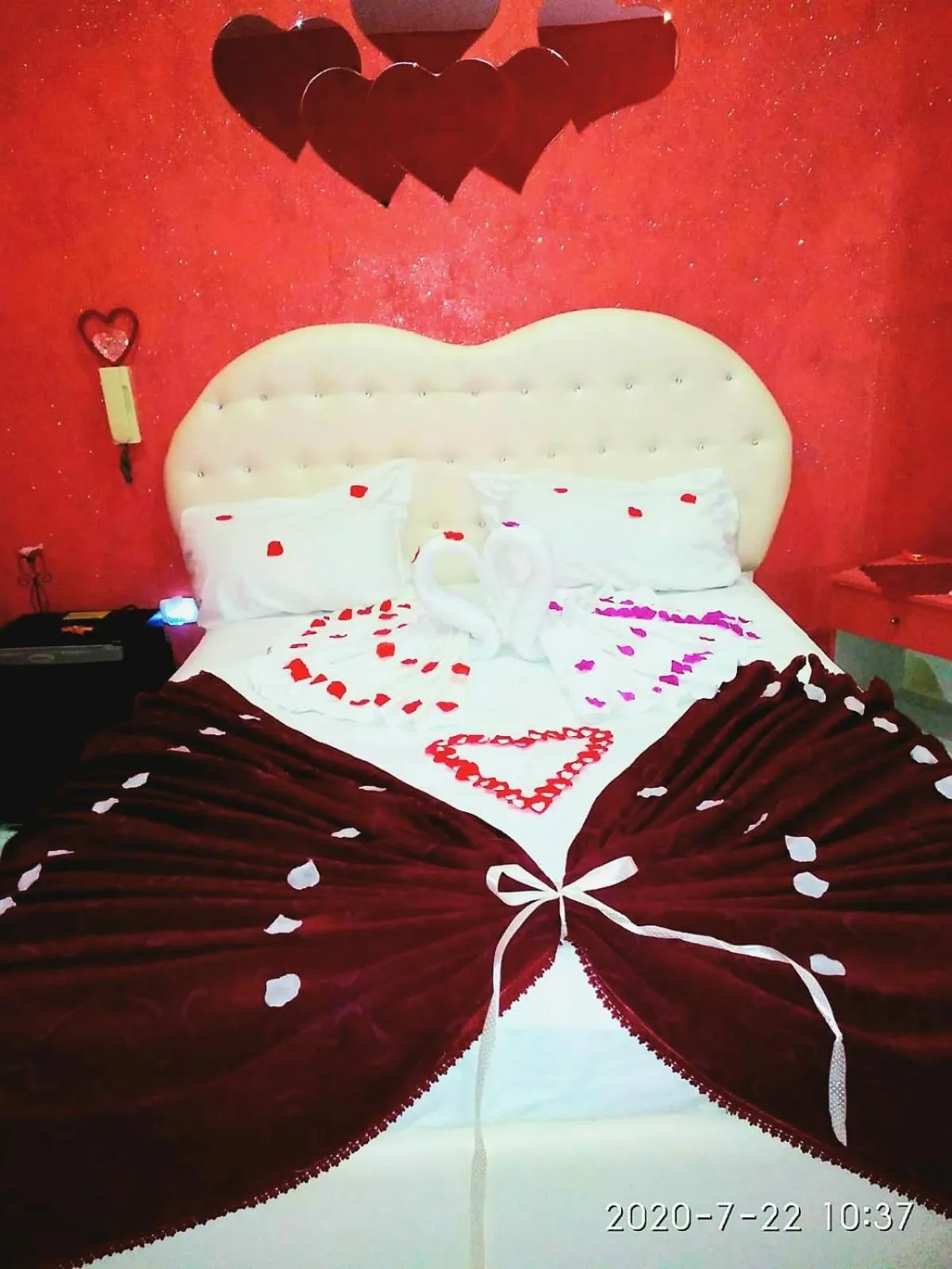 Bed in Hotel Napoleon-Cuore