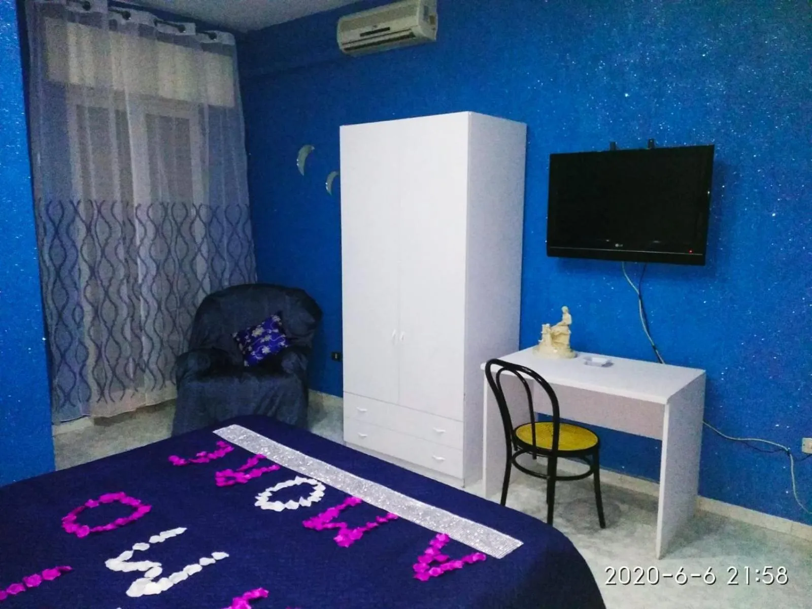 Bed in Hotel Napoleon-Cuore