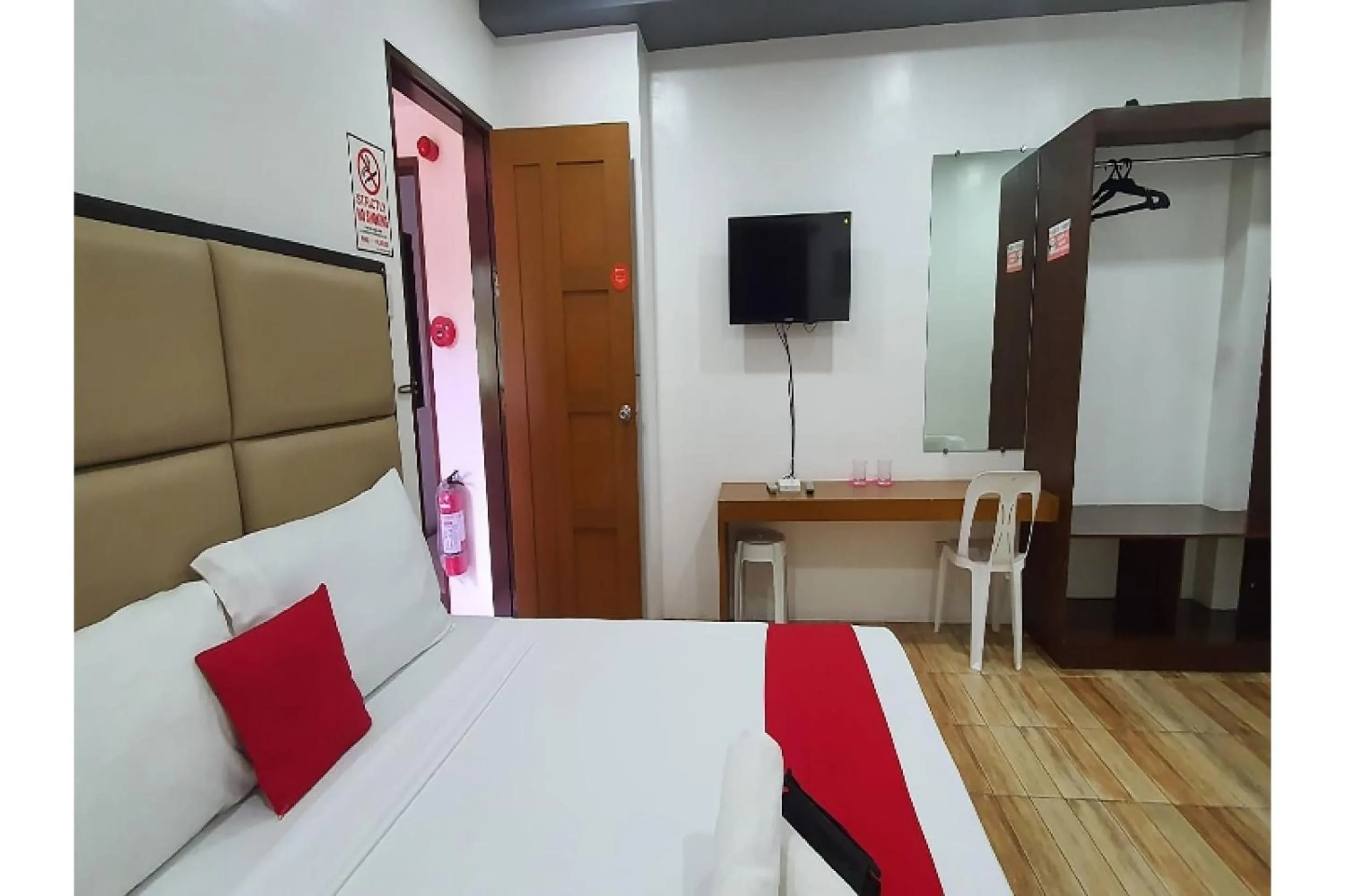 Bedroom in OYO 869 Jnv Dream Hotel