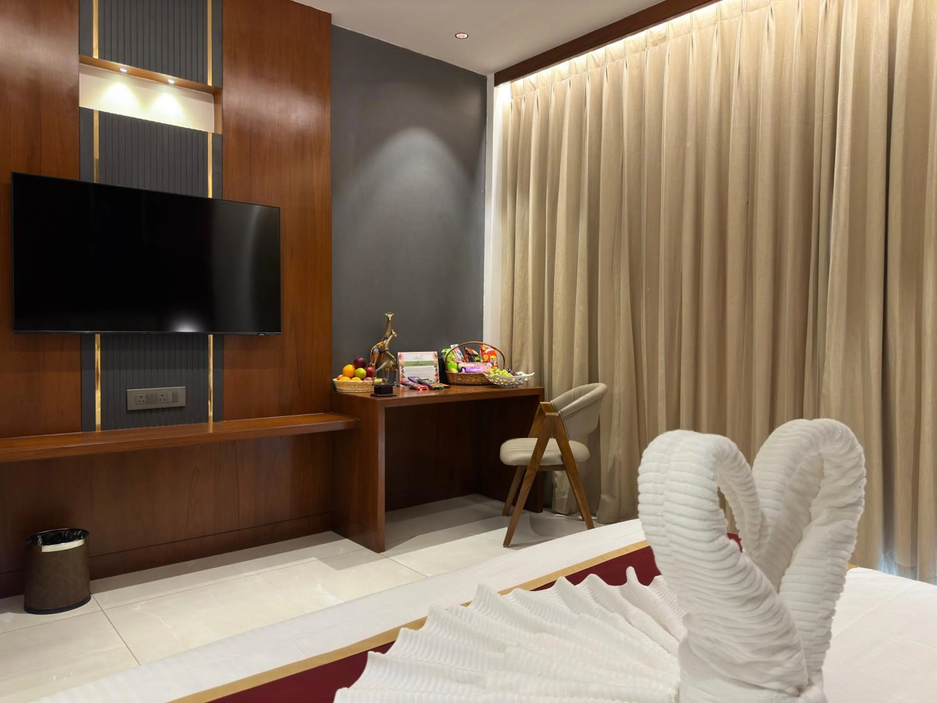 Seating area, Bed in Holiday Valley Hotels And Resorts