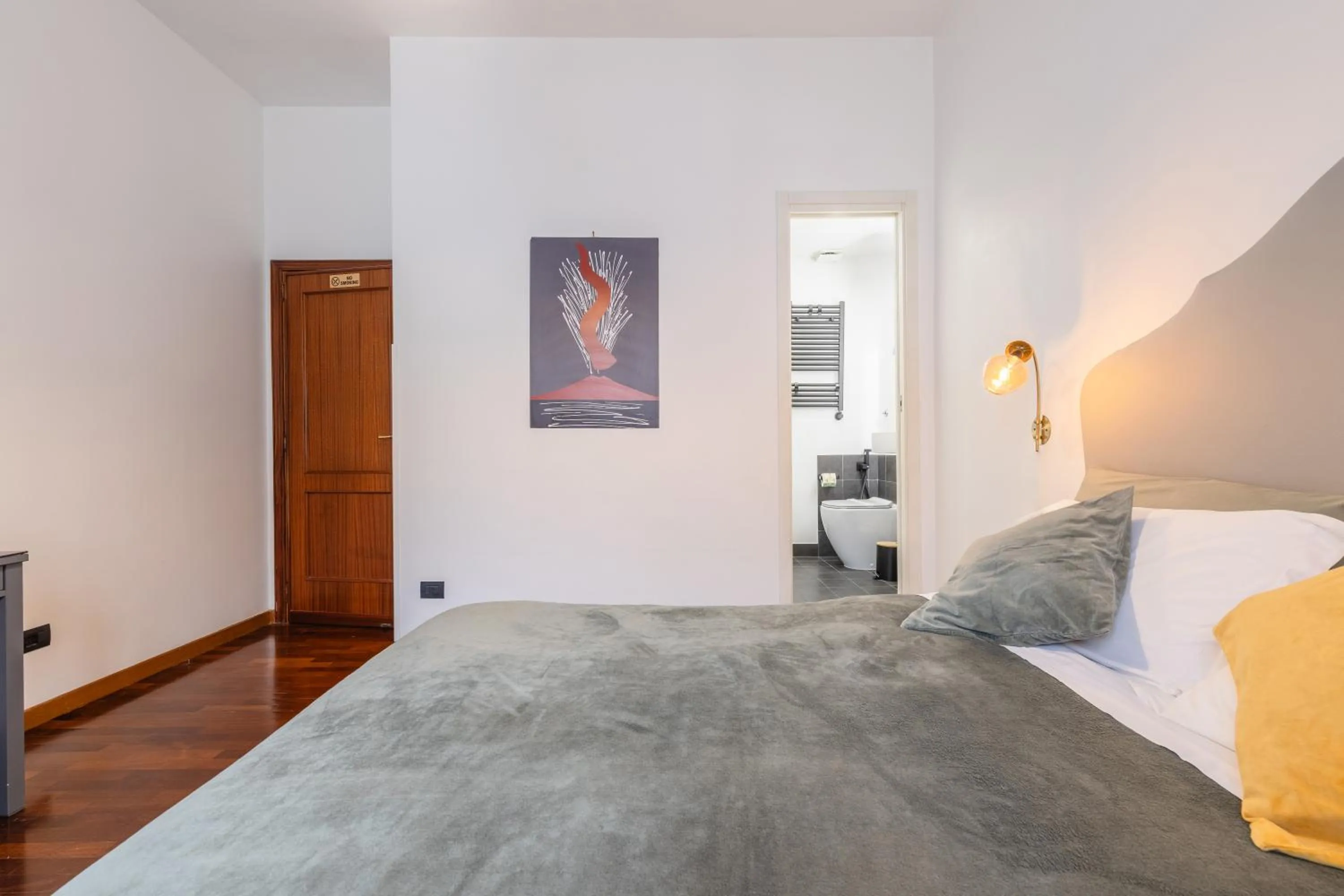 Toilet, Bed in NapoliCentro Mare - Sea View Rooms & Suites