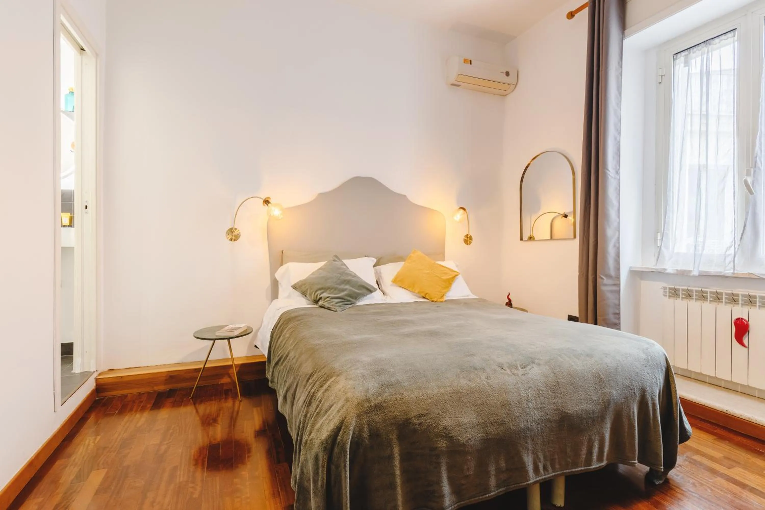 Bed in NapoliCentro Mare - Sea View Rooms & Suites