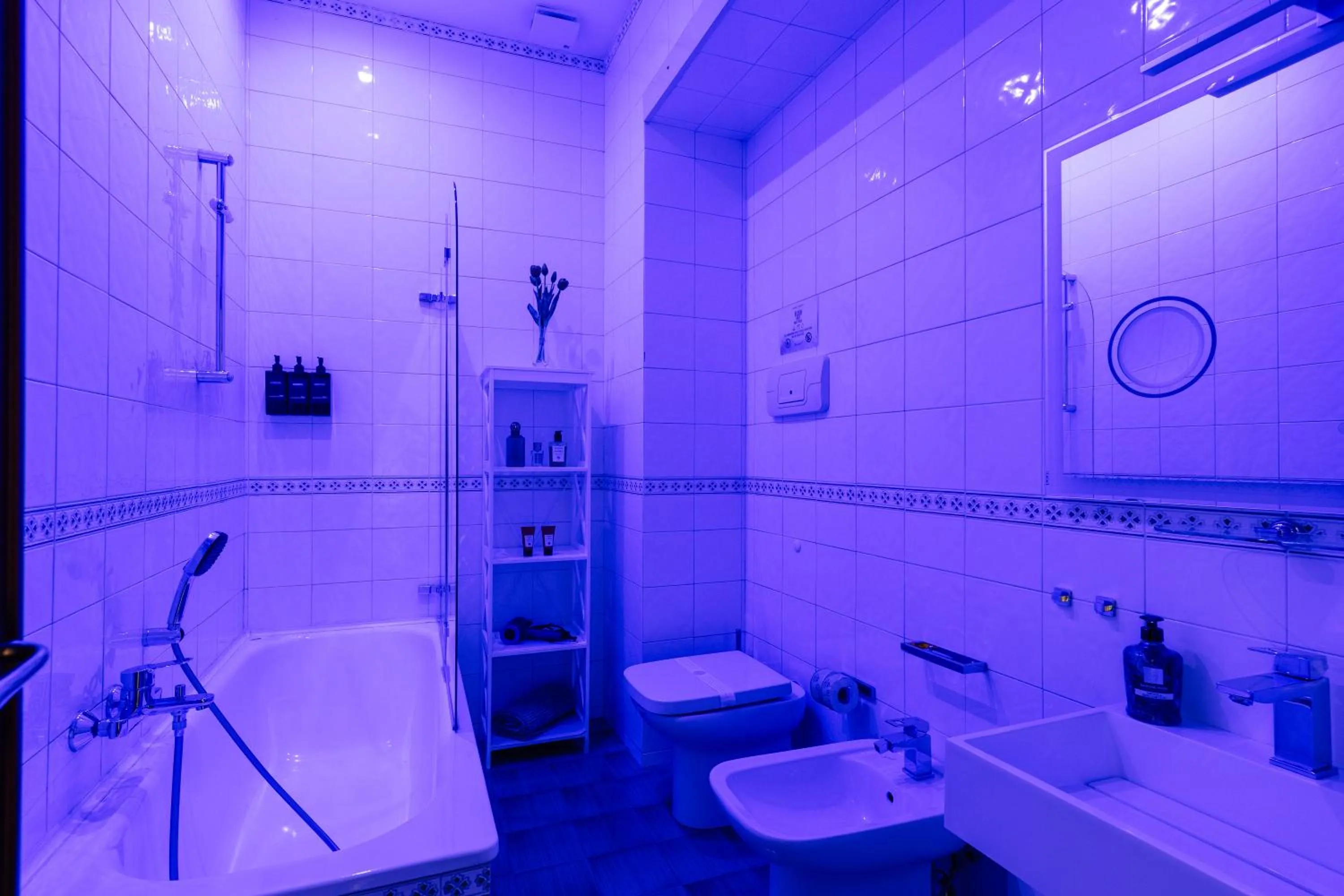 Shower in NapoliCentro Mare - Sea View Rooms & Suites