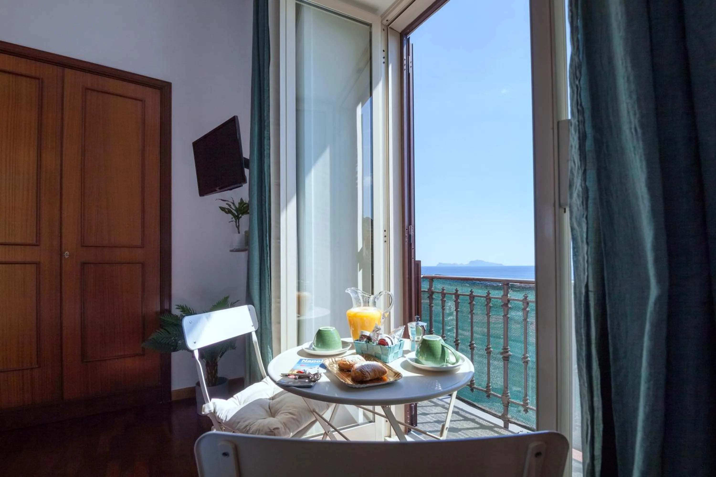 Balcony/Terrace in NapoliCentro Mare - Sea View Rooms & Suites