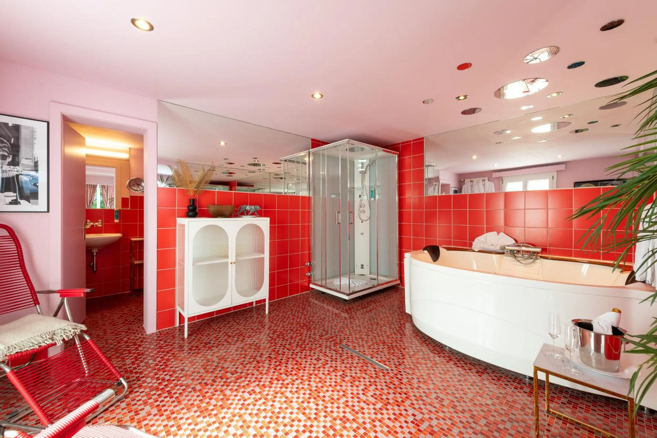 Hot Tub in Hotel Zeit & Traum Privat SPA