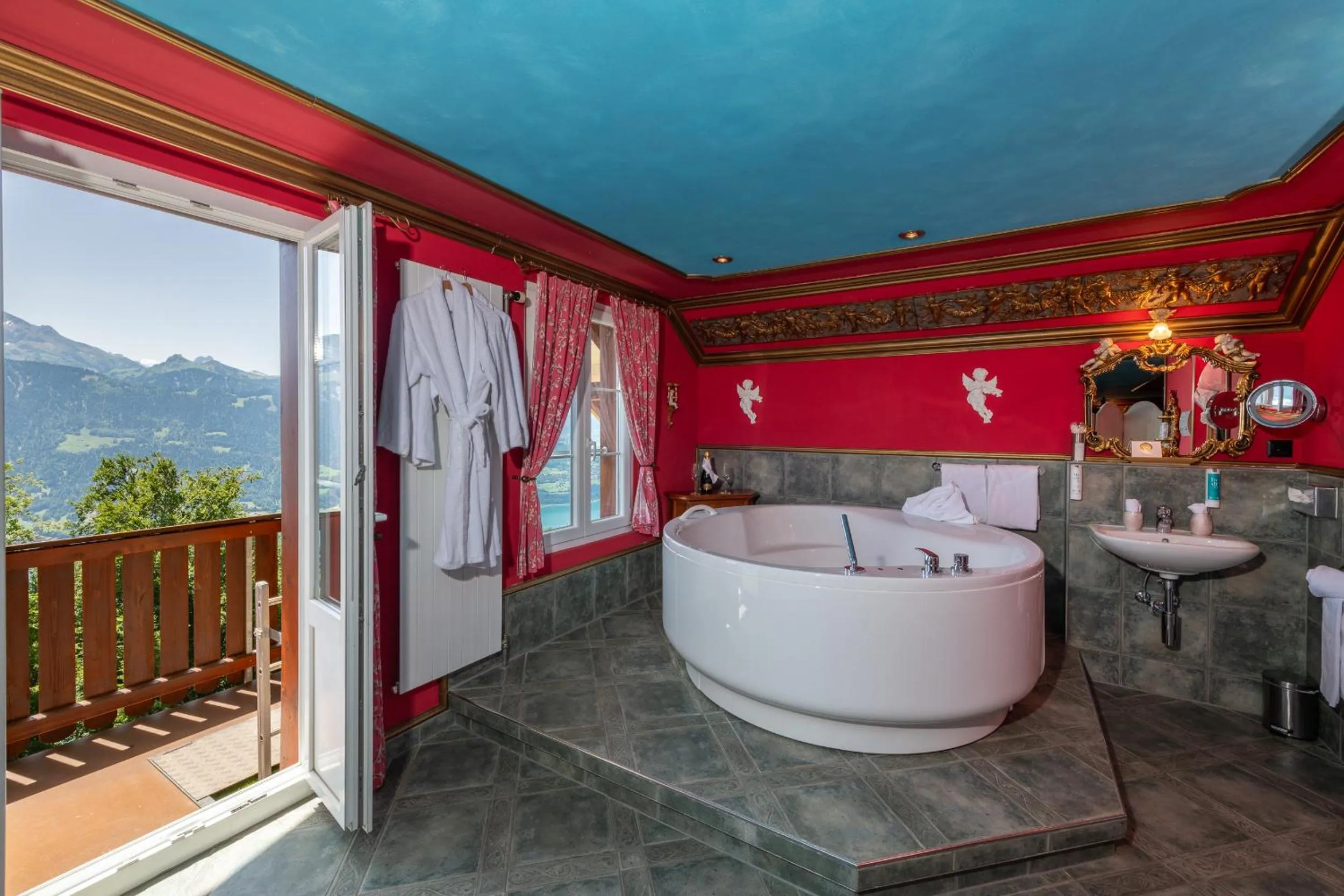 Hot Tub in Hotel Zeit & Traum Privat SPA