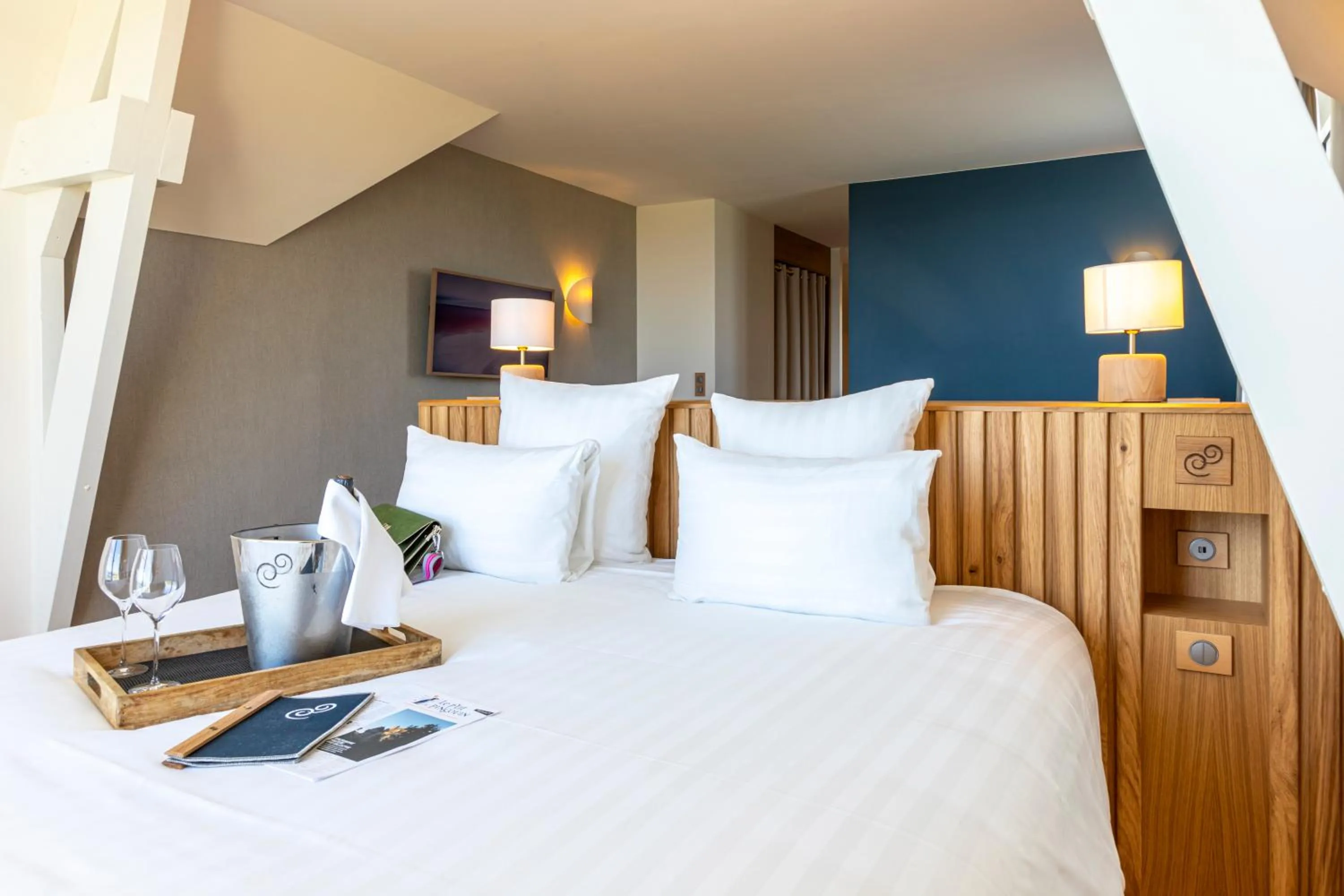 Bed in Logis Hôtel de Carantec