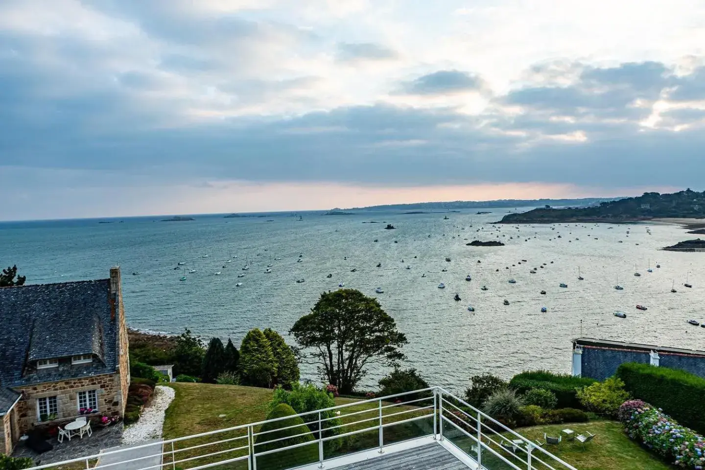 Executive Suite with Sea View in Logis Hôtel de Carantec Executive Suite with Sea View in Logis Hôtel de Carantec