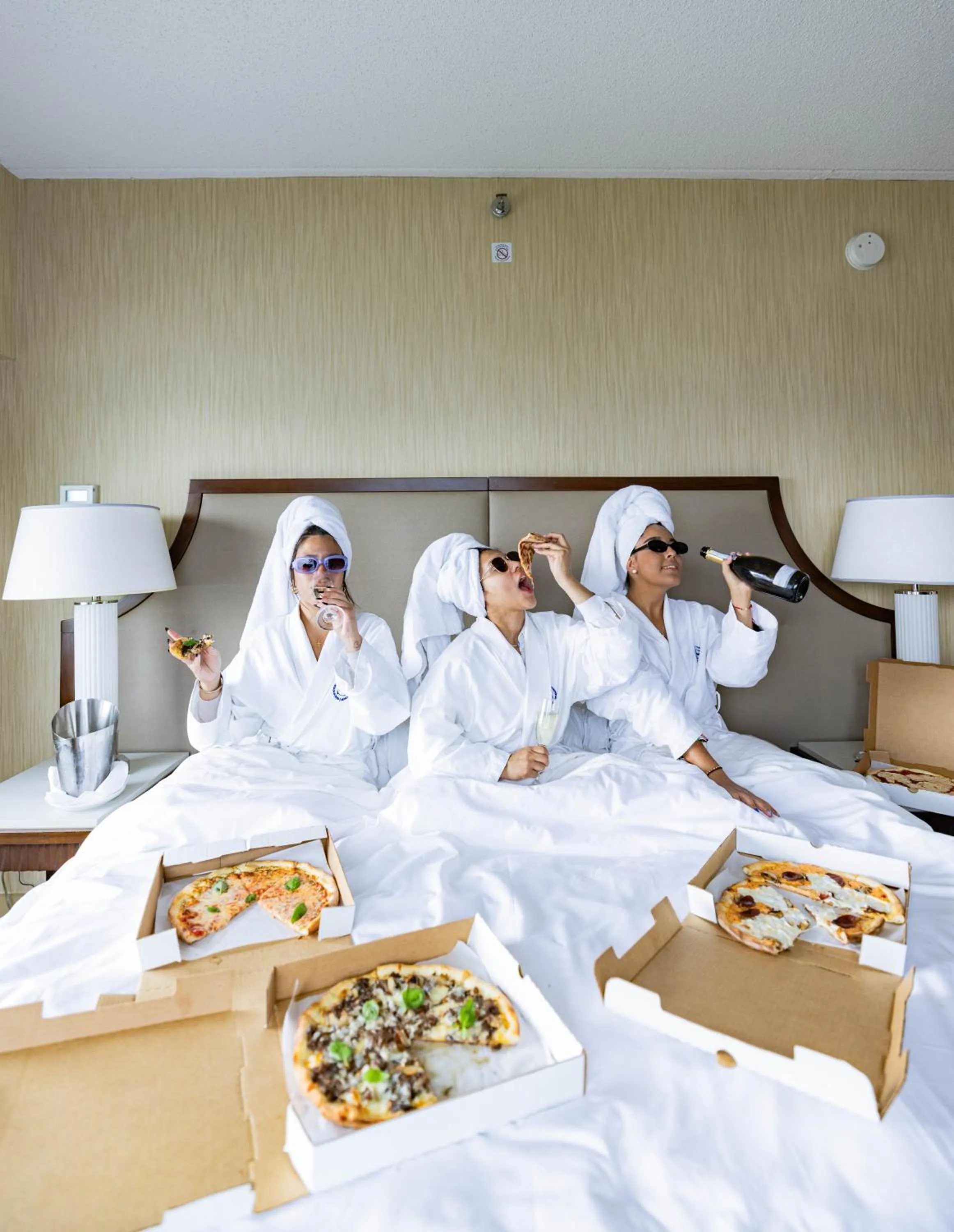 Food and drinks, Bed in Sheraton Lincoln Harbor Hotel