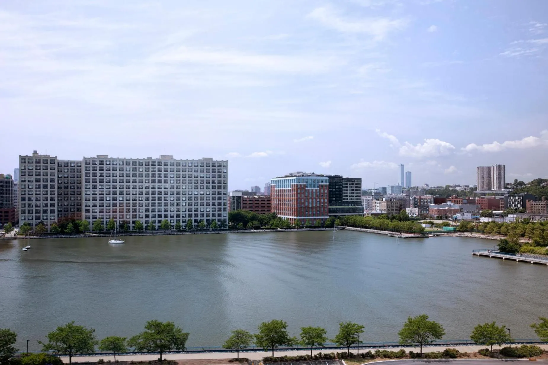 River view in Sheraton Lincoln Harbor Hotel