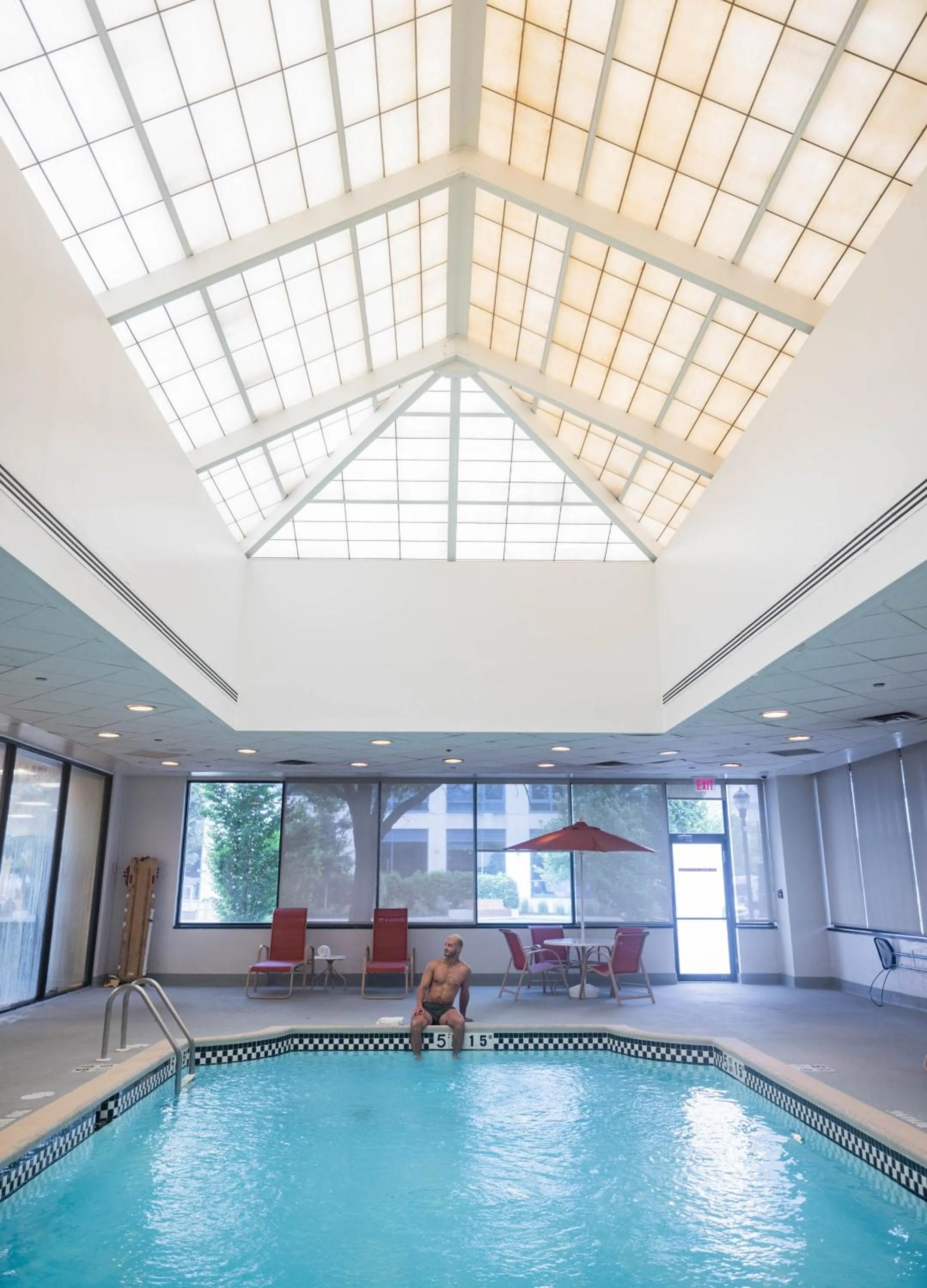 Pool view in Sheraton Lincoln Harbor Hotel