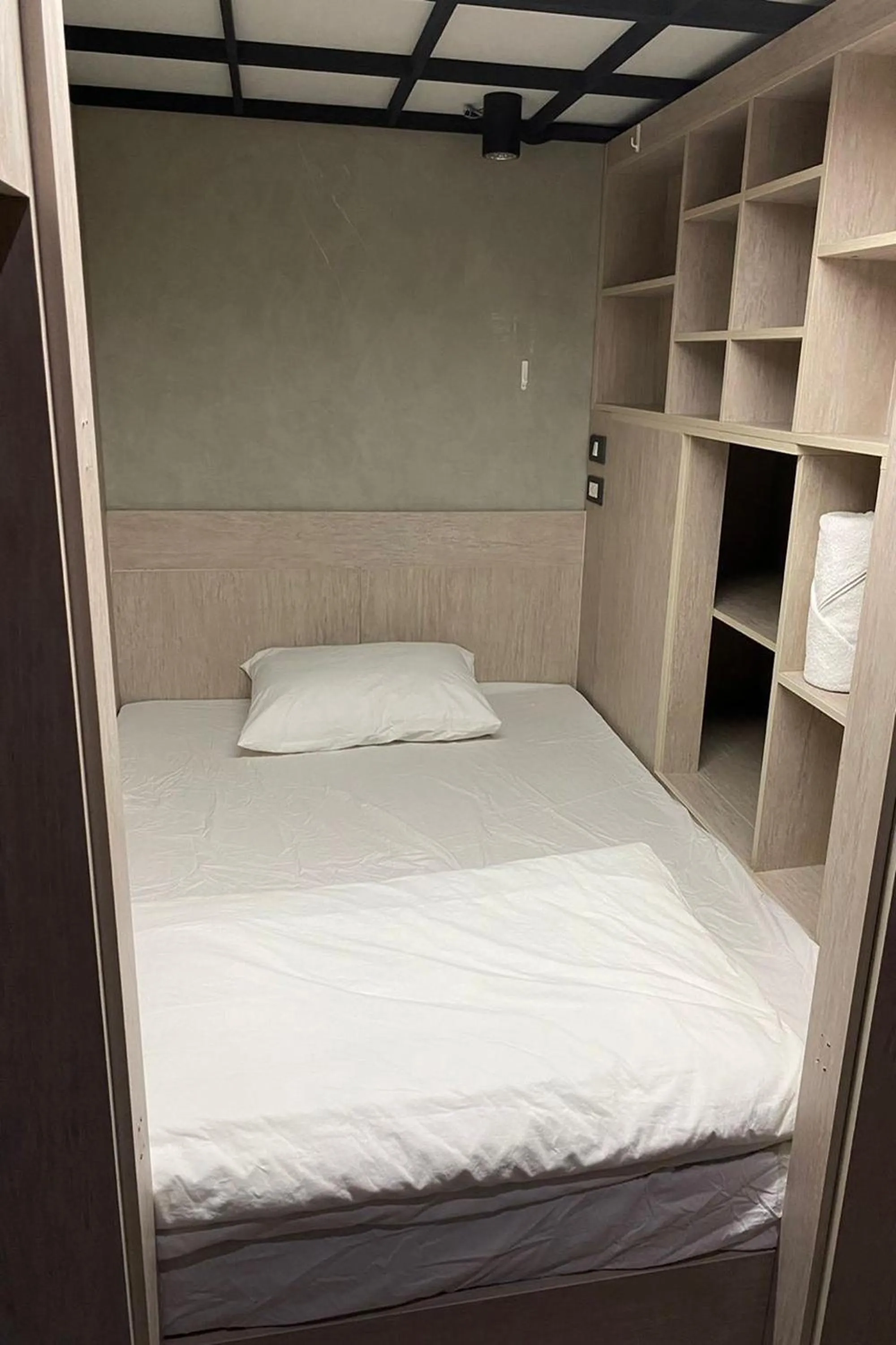 Bed in 44 Room Rama 3