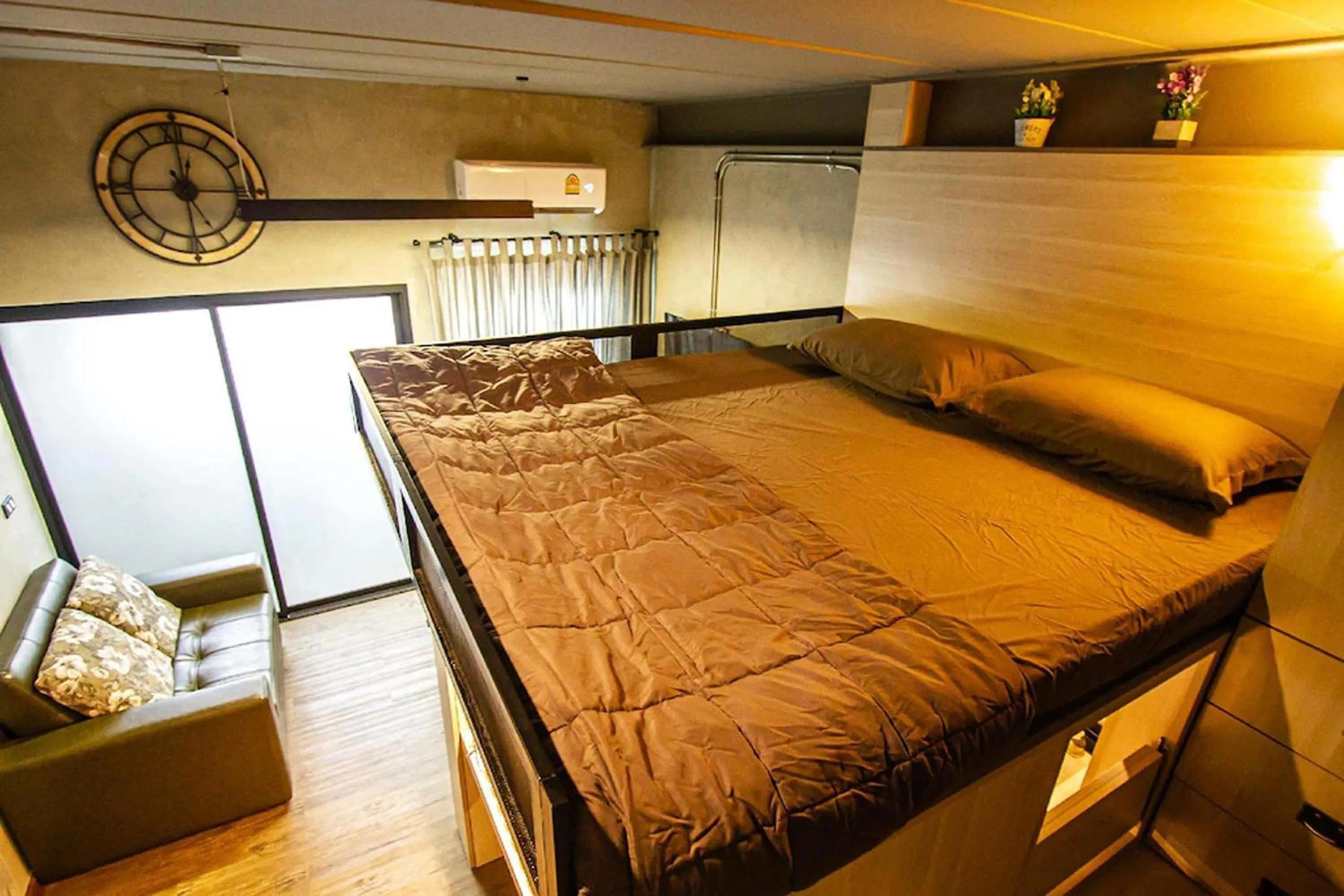Bed in 44 Room Rama 3