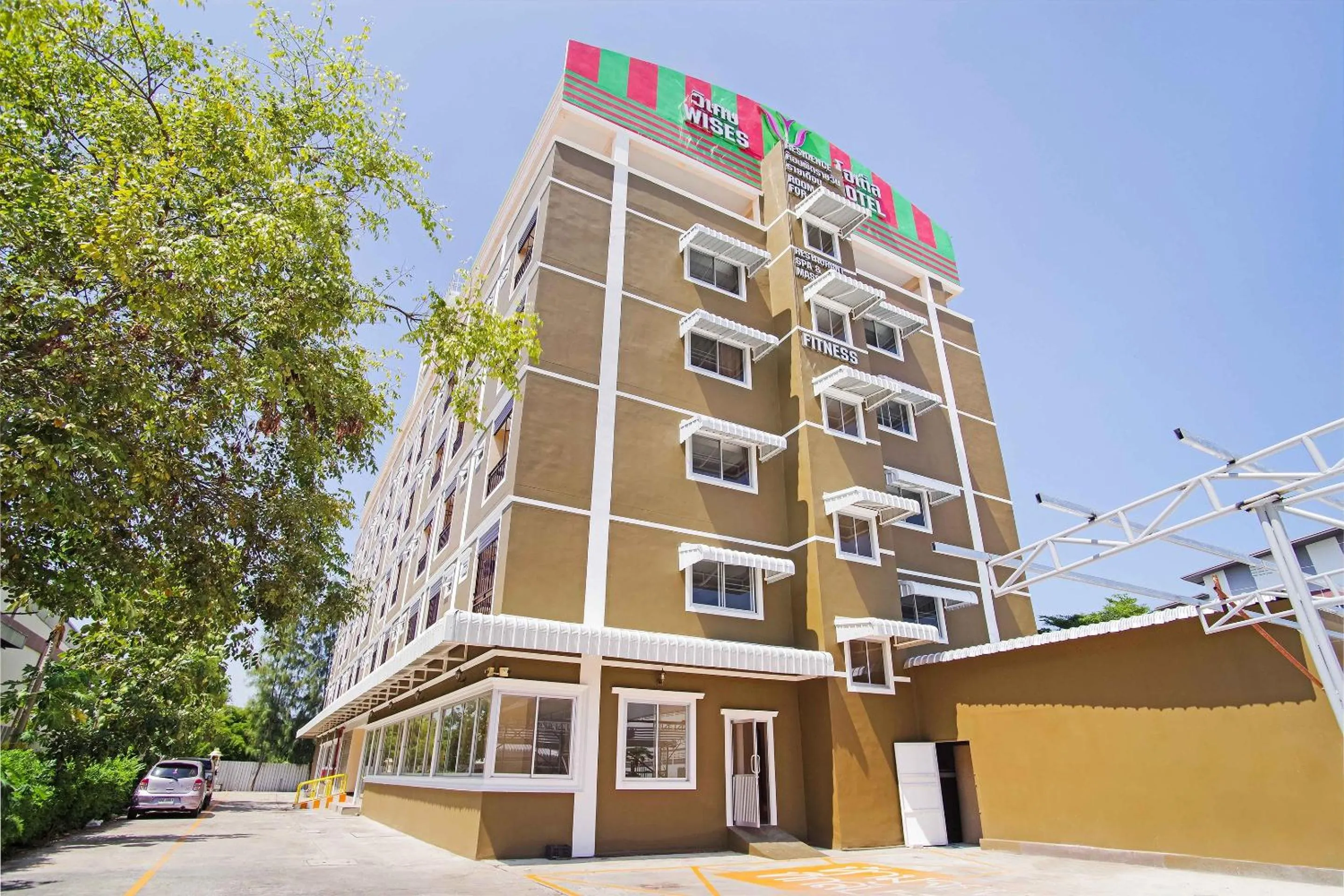 Facade/entrance in Wises Hotel