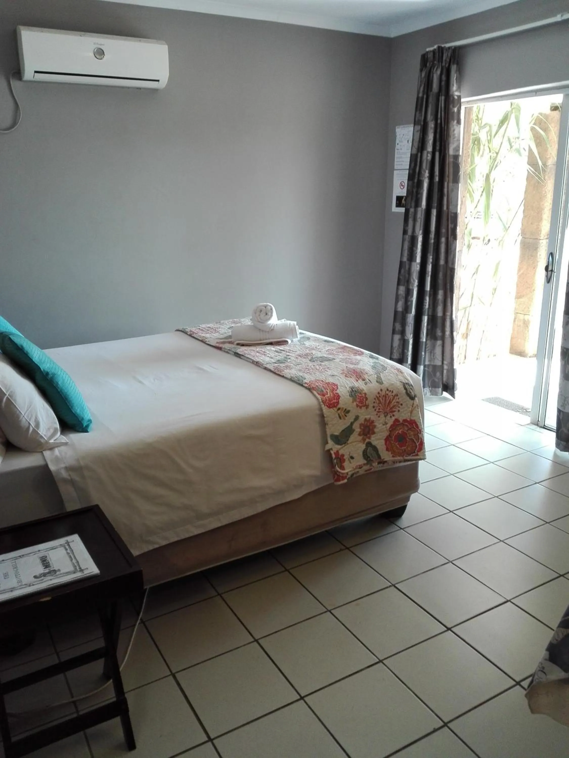 Bed in Waterside Lodge CC