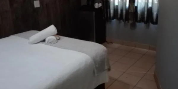 Bed in Waterside Lodge CC