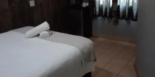 Basic Double Room in Waterside Lodge CC Basic Double Room in Waterside Lodge CC