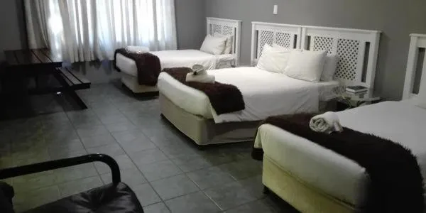 Bed in Waterside Lodge CC