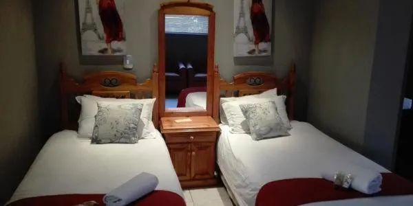 Bed in Waterside Lodge CC