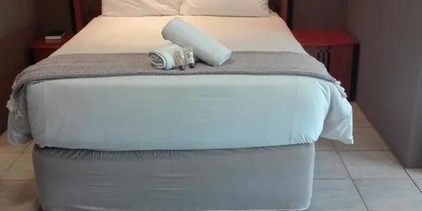 Bed in Waterside Lodge CC