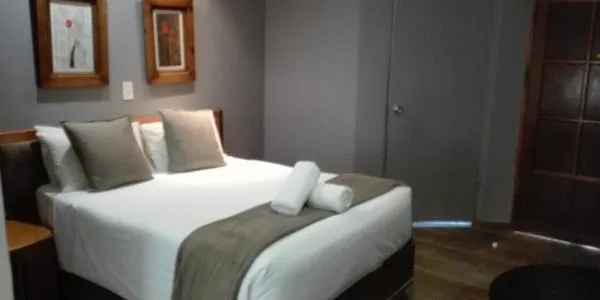 Bed in Waterside Lodge CC