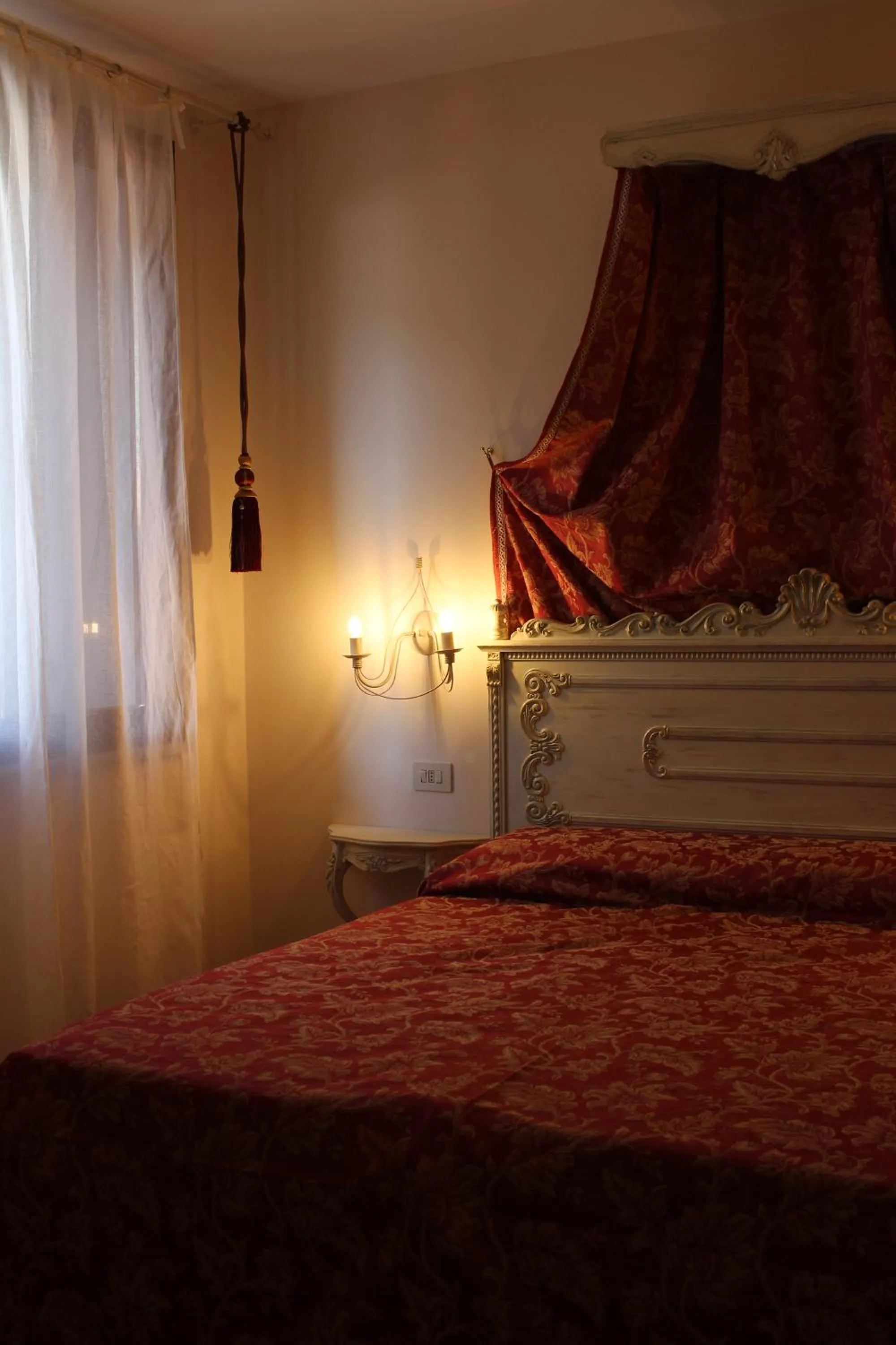 Photo of the whole room, Bed in Albergo Al Castello