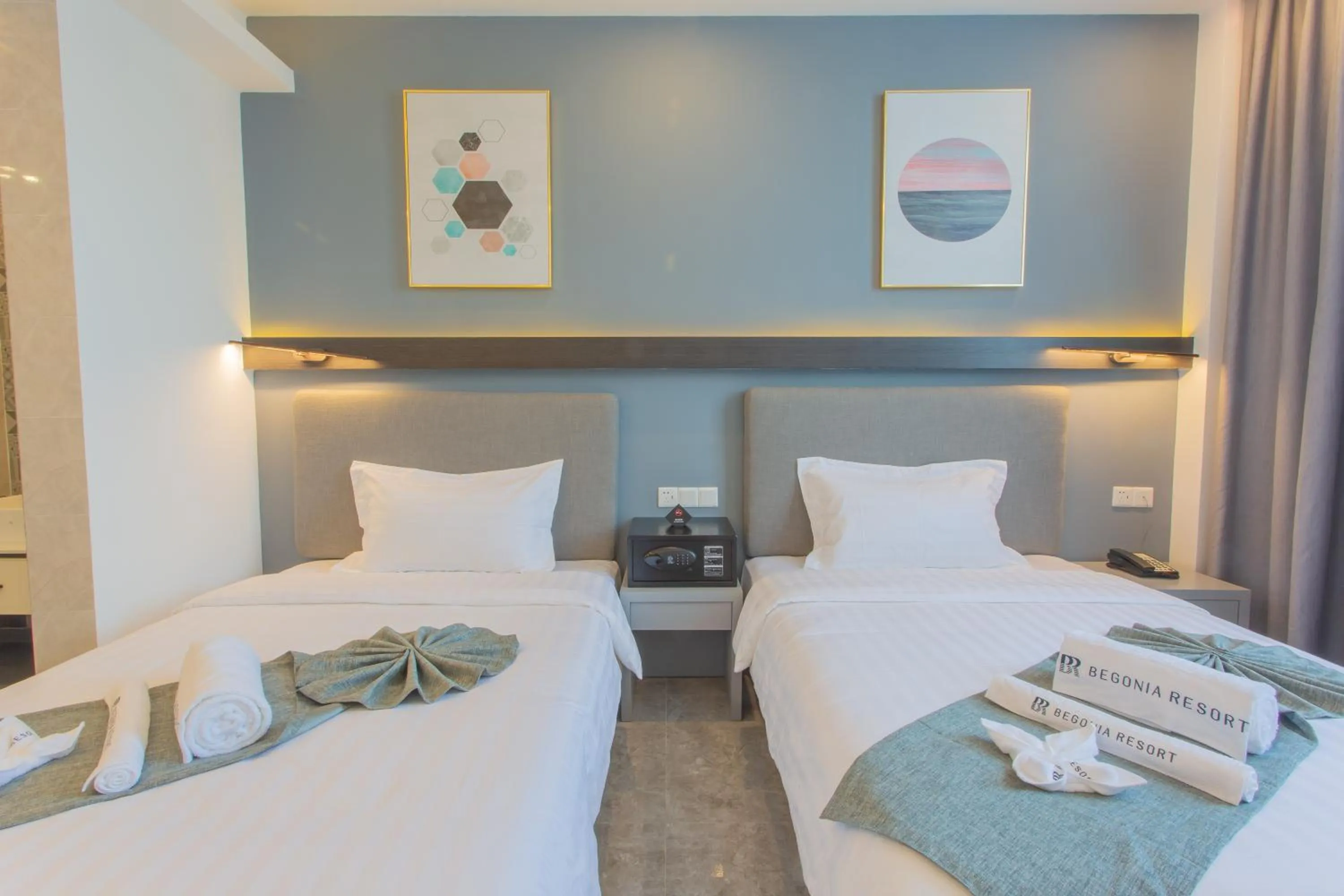 Bed in Bohol Panglao Begonia Resort