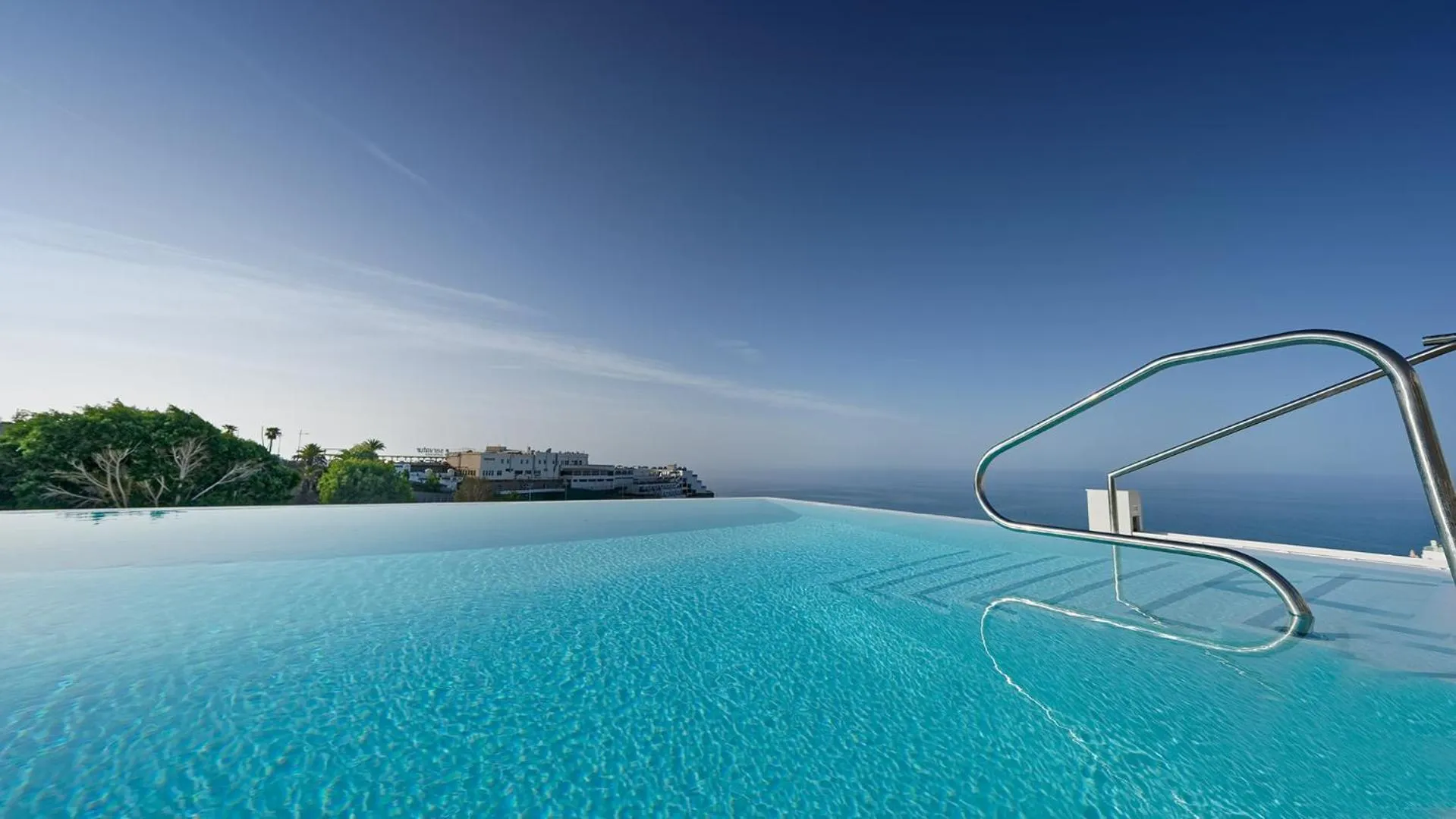 Swimming pool in OCEAN HILL - Adults Only