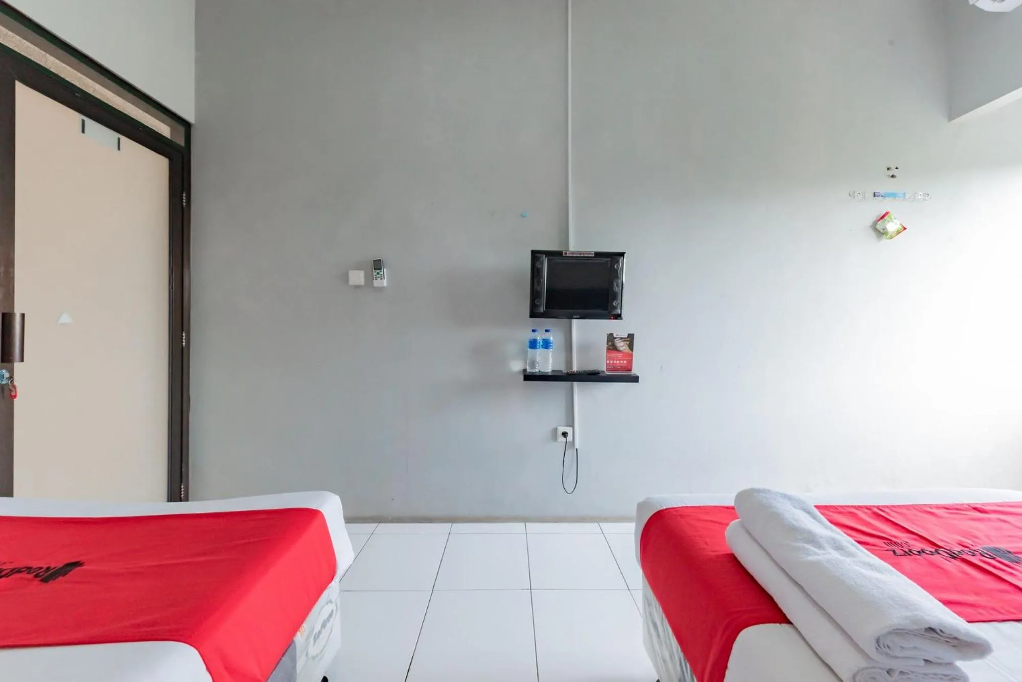 Bed in RedDoorz Syariah near RS Hermina Sukabumi