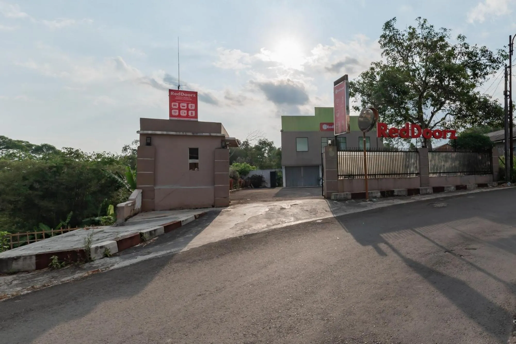 Property building in RedDoorz Syariah near RS Hermina Sukabumi