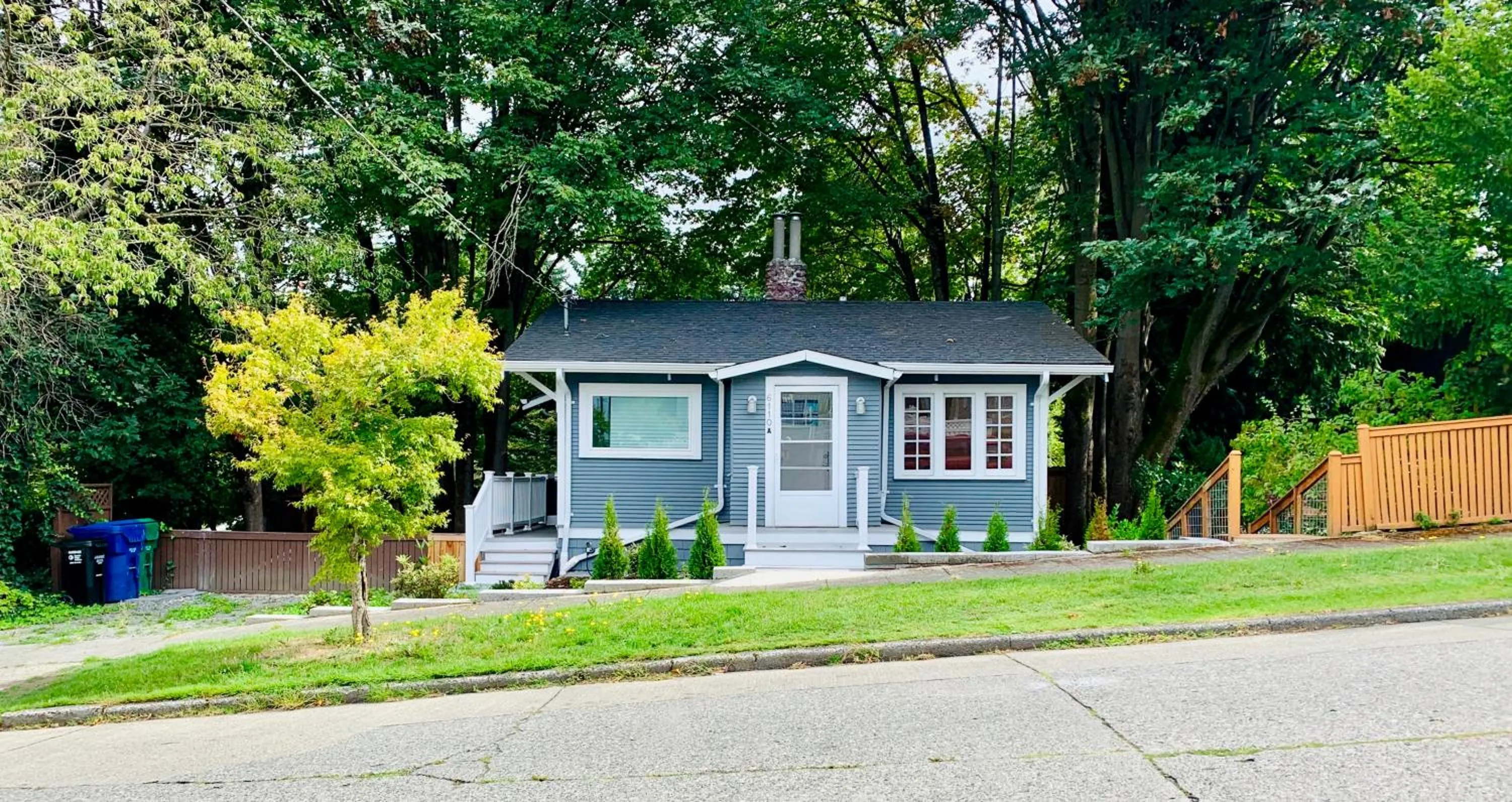 Property building in Phinneywood Hideaway - Zoo meets Lake