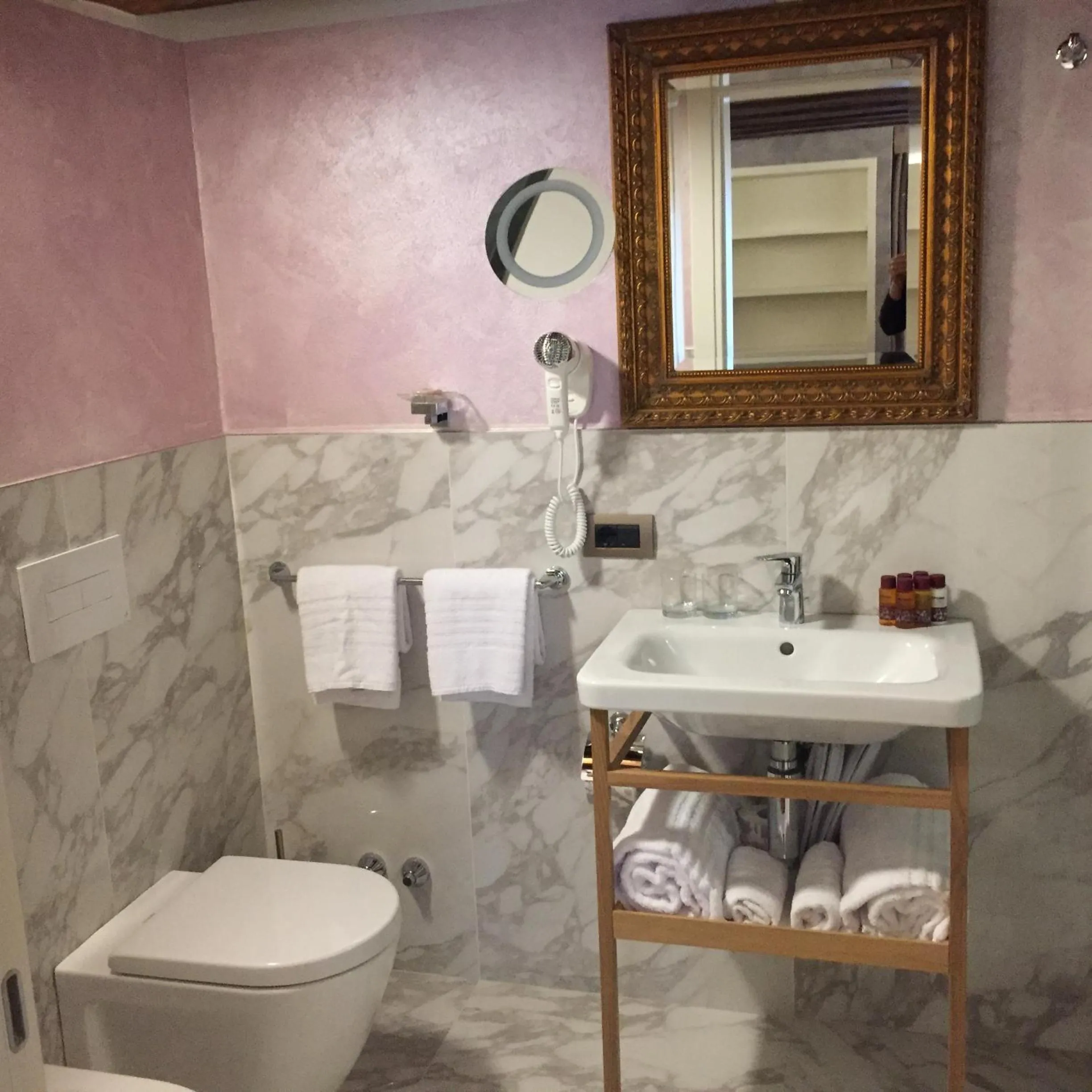 Toilet in EGO' Residence Venice