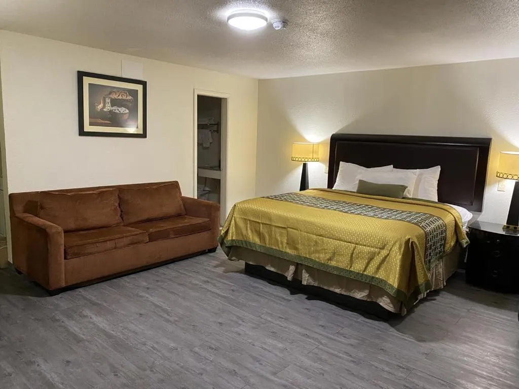 Bed in Palomino Motel