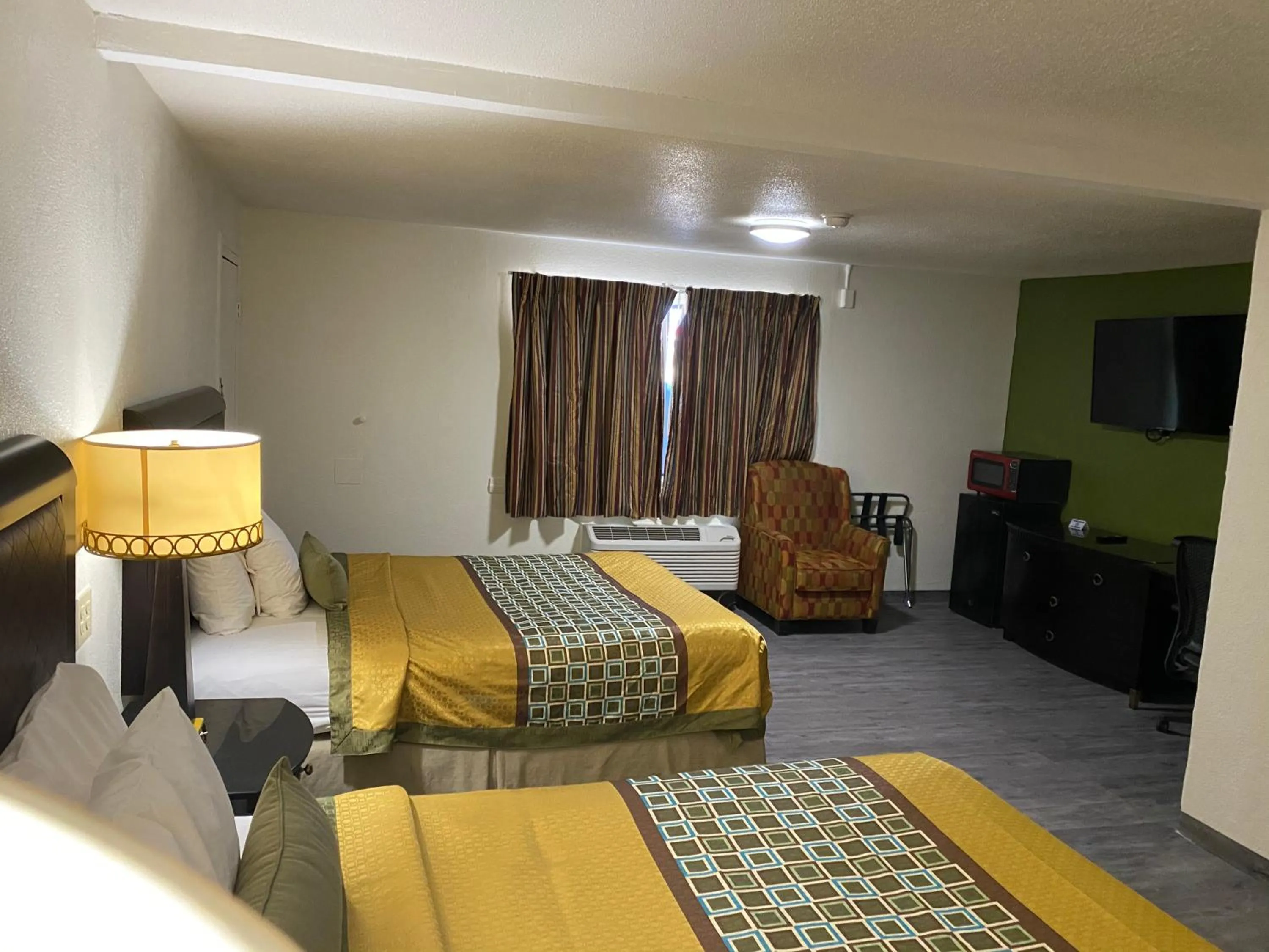 Bed in Palomino Motel