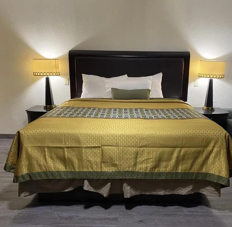 Bed in Palomino Motel