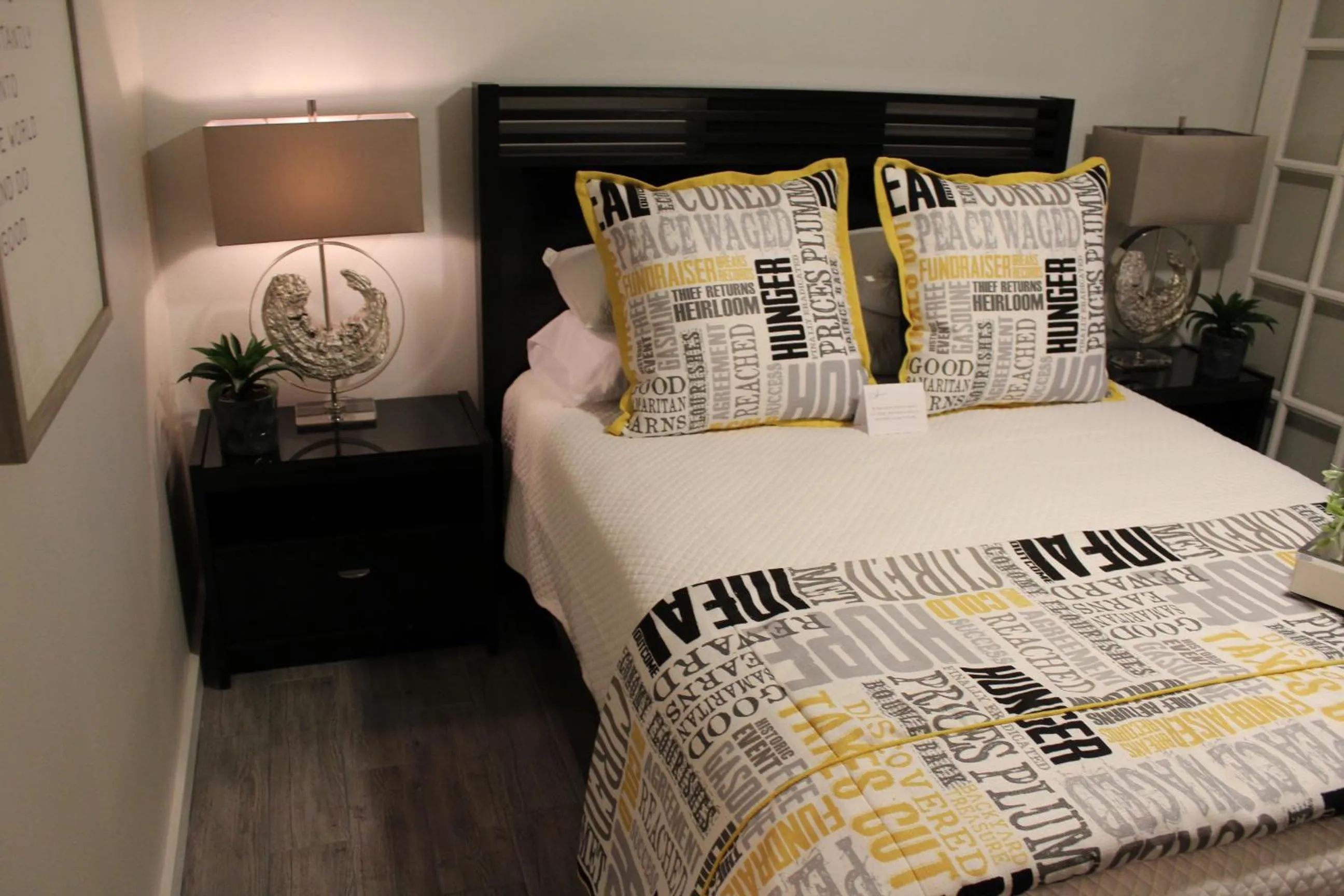 Bed in Island View Cottages Sebastian