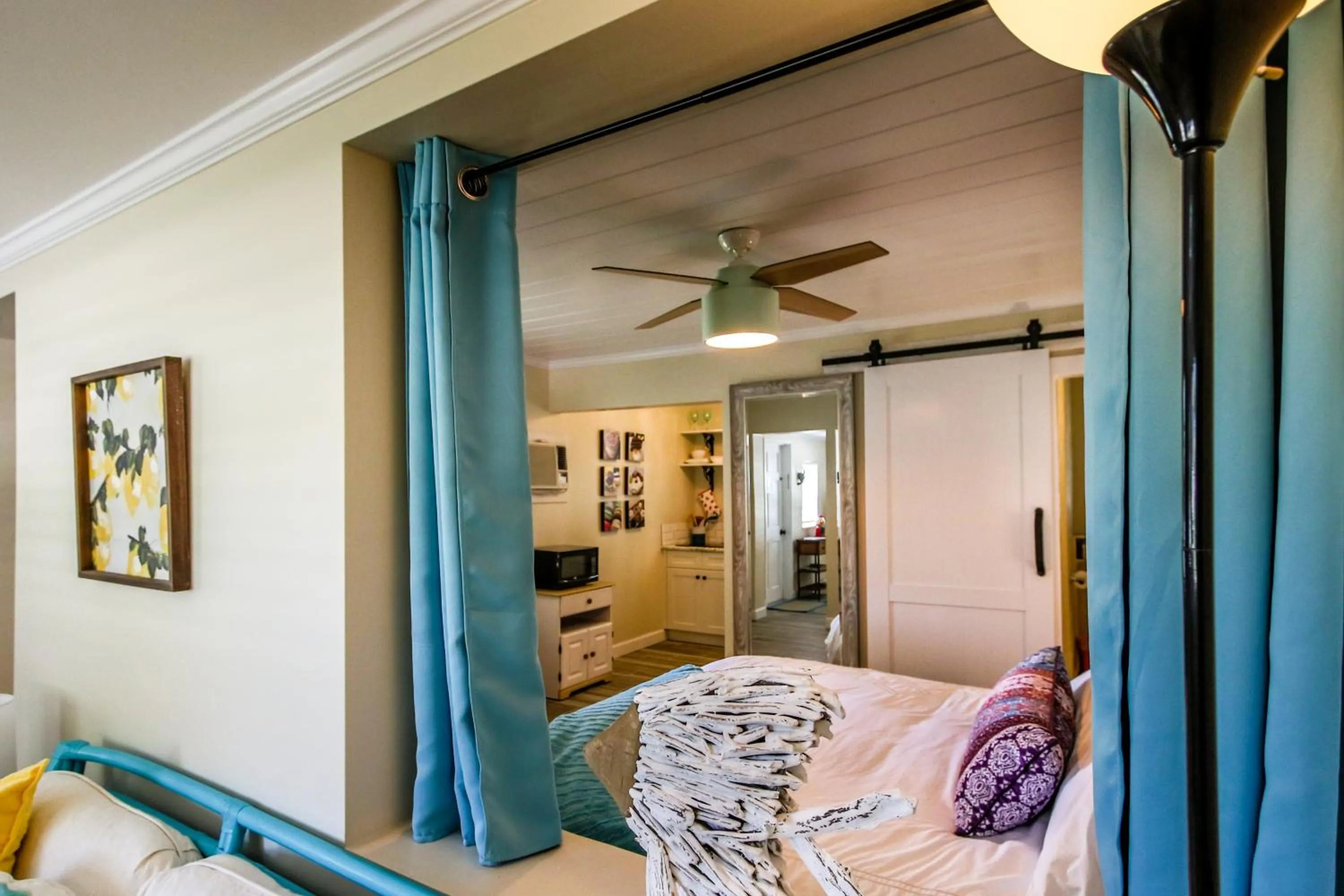 Bed in Island View Cottages Sebastian