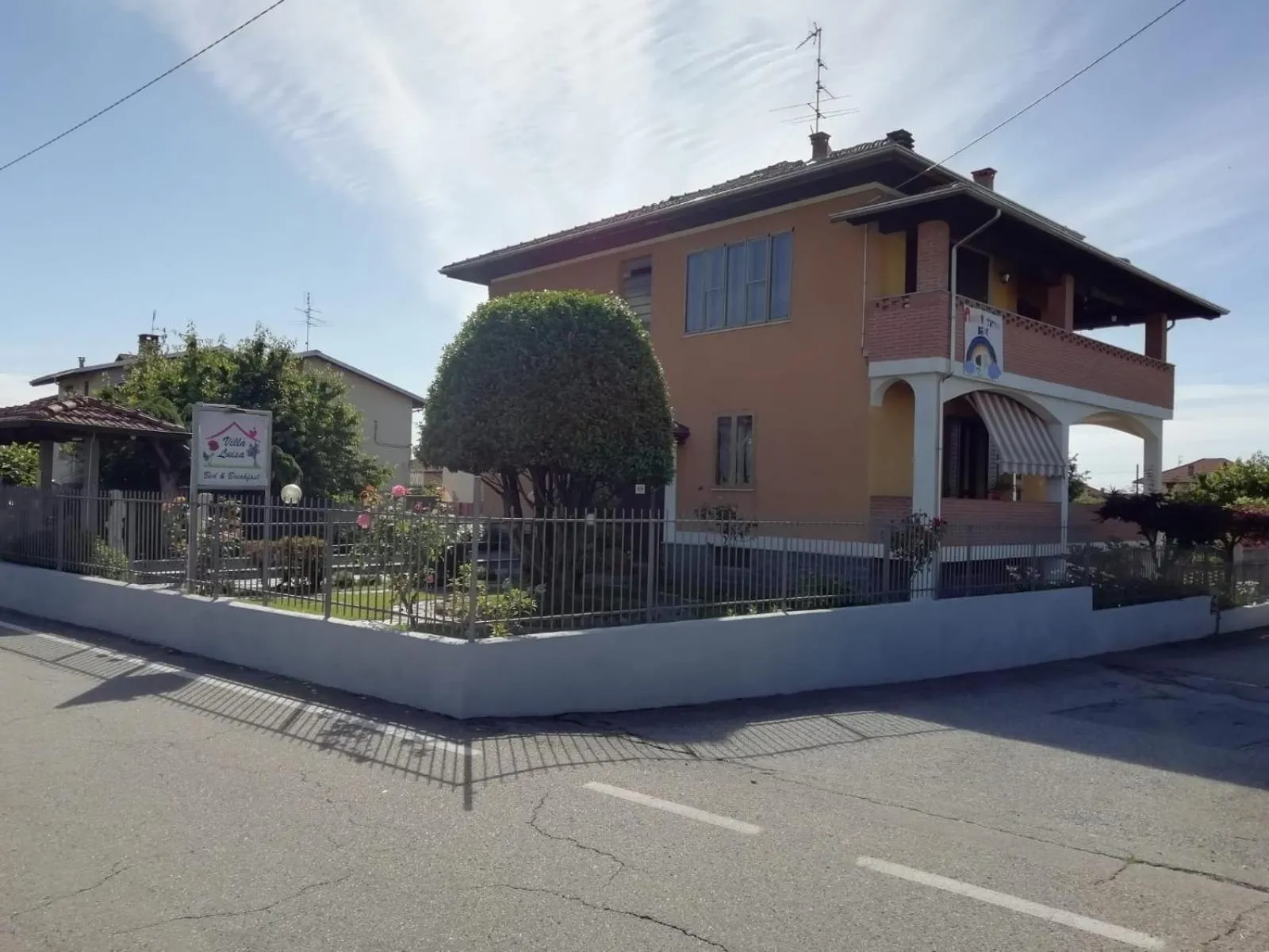 Facade/entrance in Villa Luisa B&B